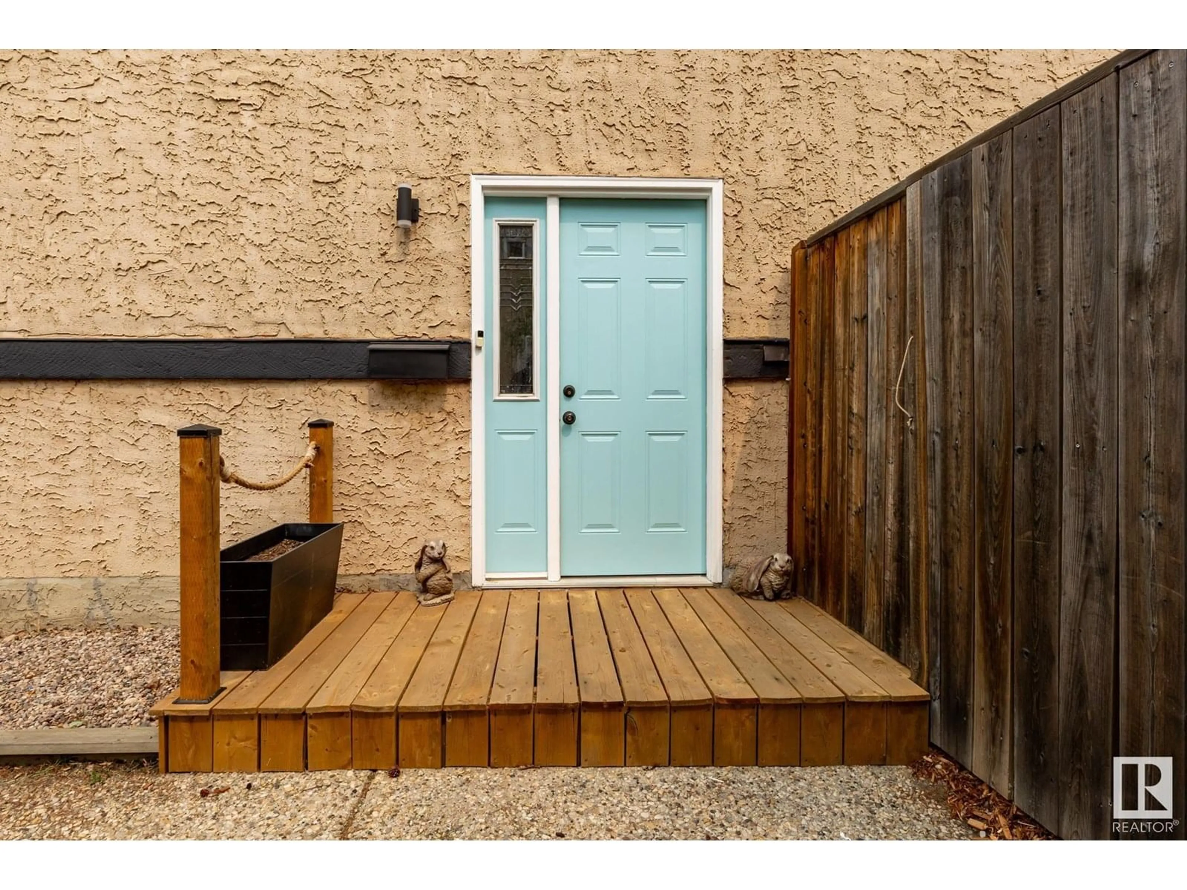 Indoor entryway for 1805 105 ST, Edmonton Alberta T6J5M4