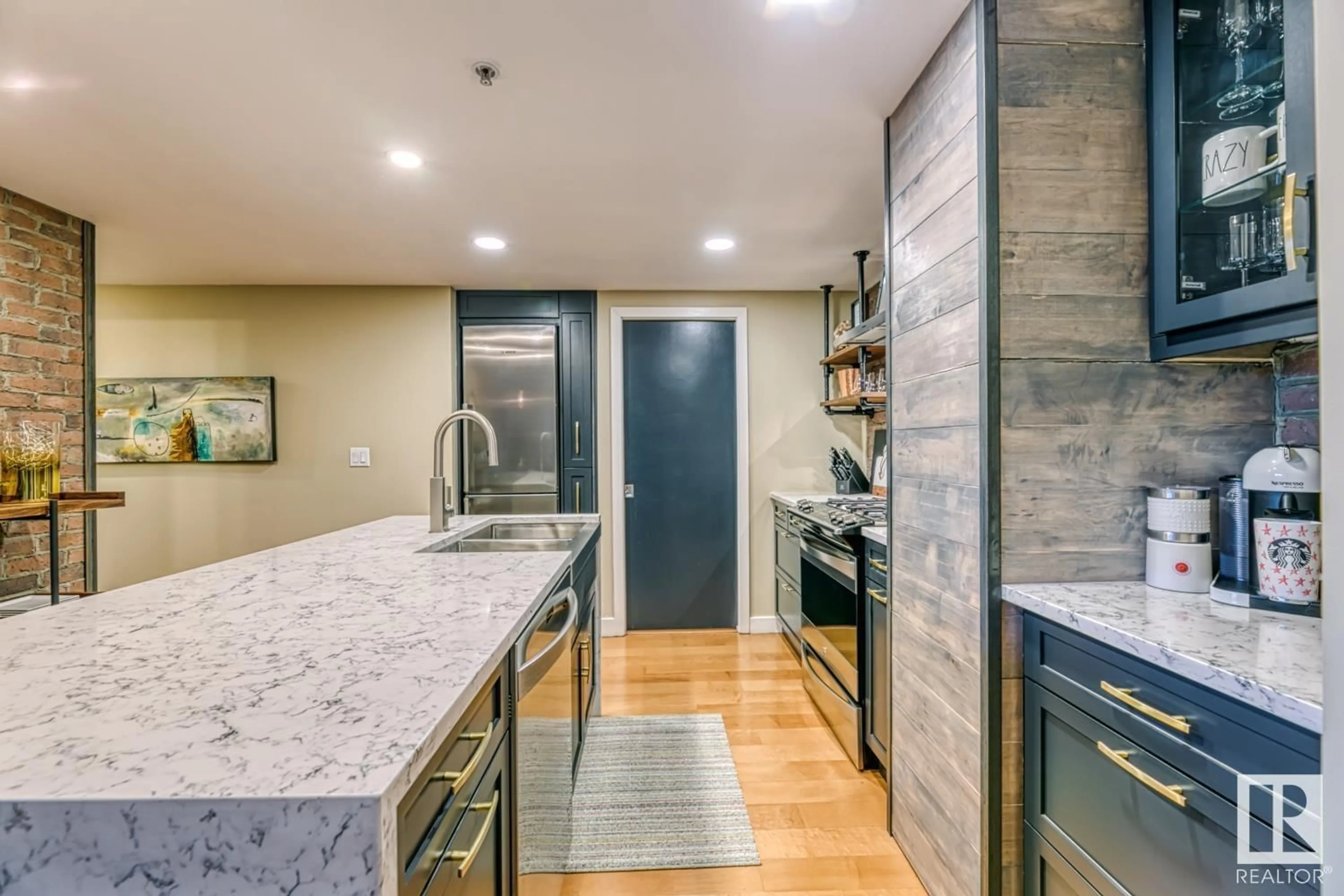 Contemporary kitchen, unknown for 203 - 10028 119 ST, Edmonton Alberta T5K1Y8