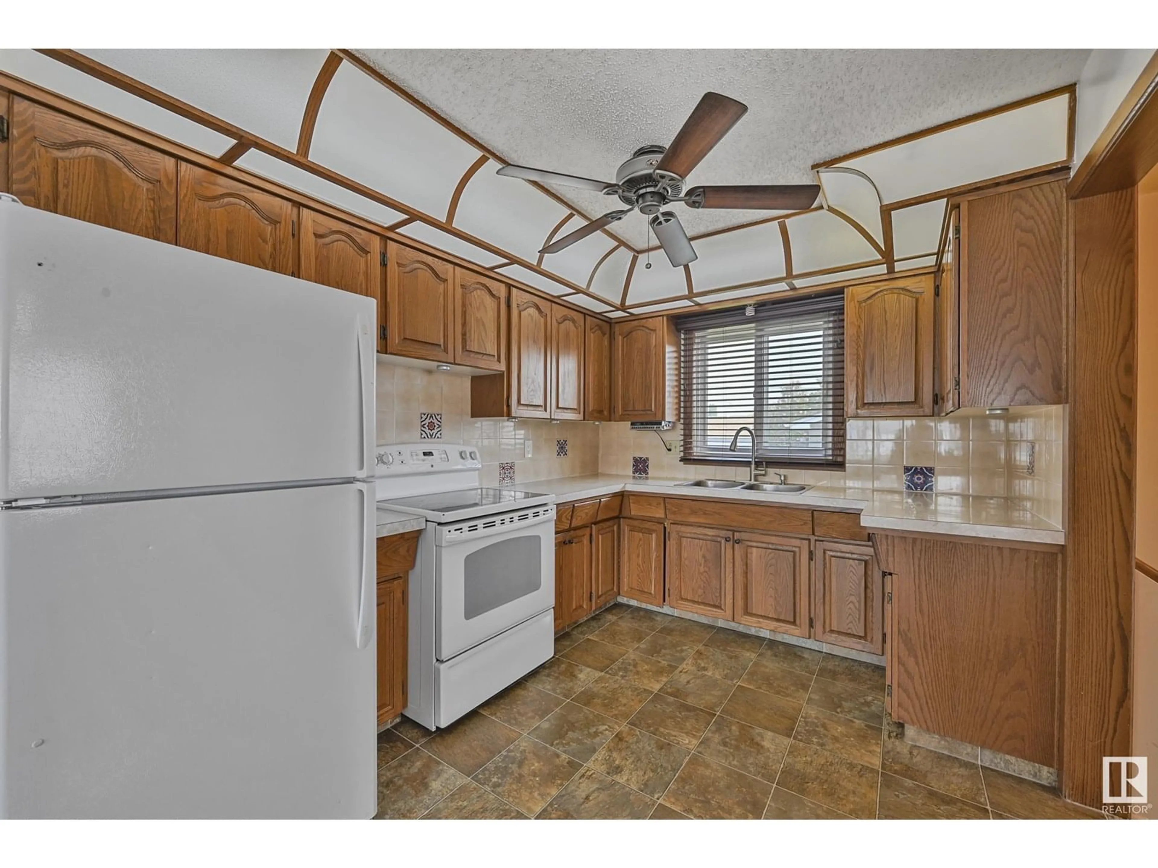 Standard kitchen, ceramic/tile floor for 7820 130 AV, Edmonton Alberta T5C1V5