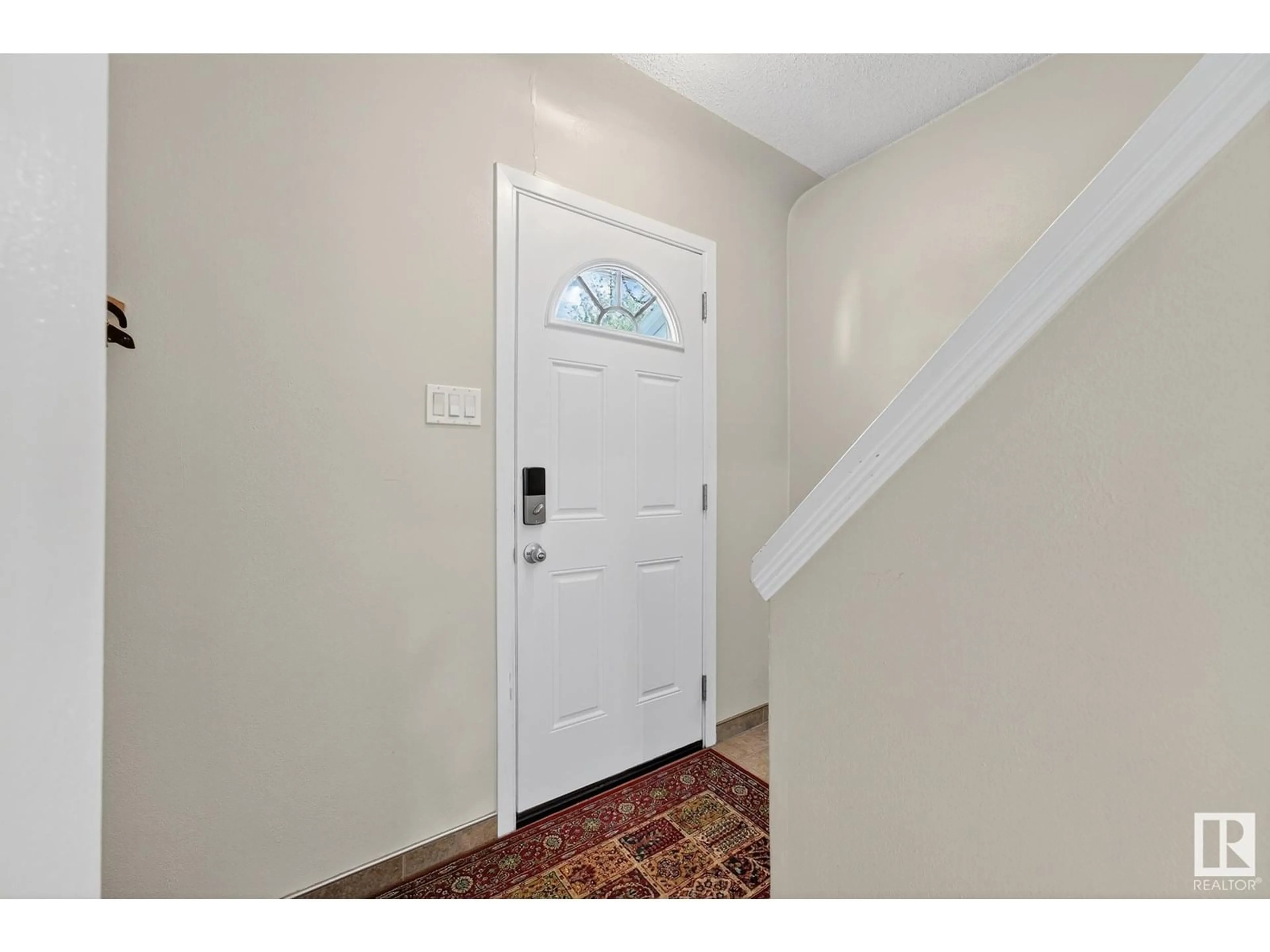Indoor entryway for 7503 94 AV, Edmonton Alberta T6C1V9