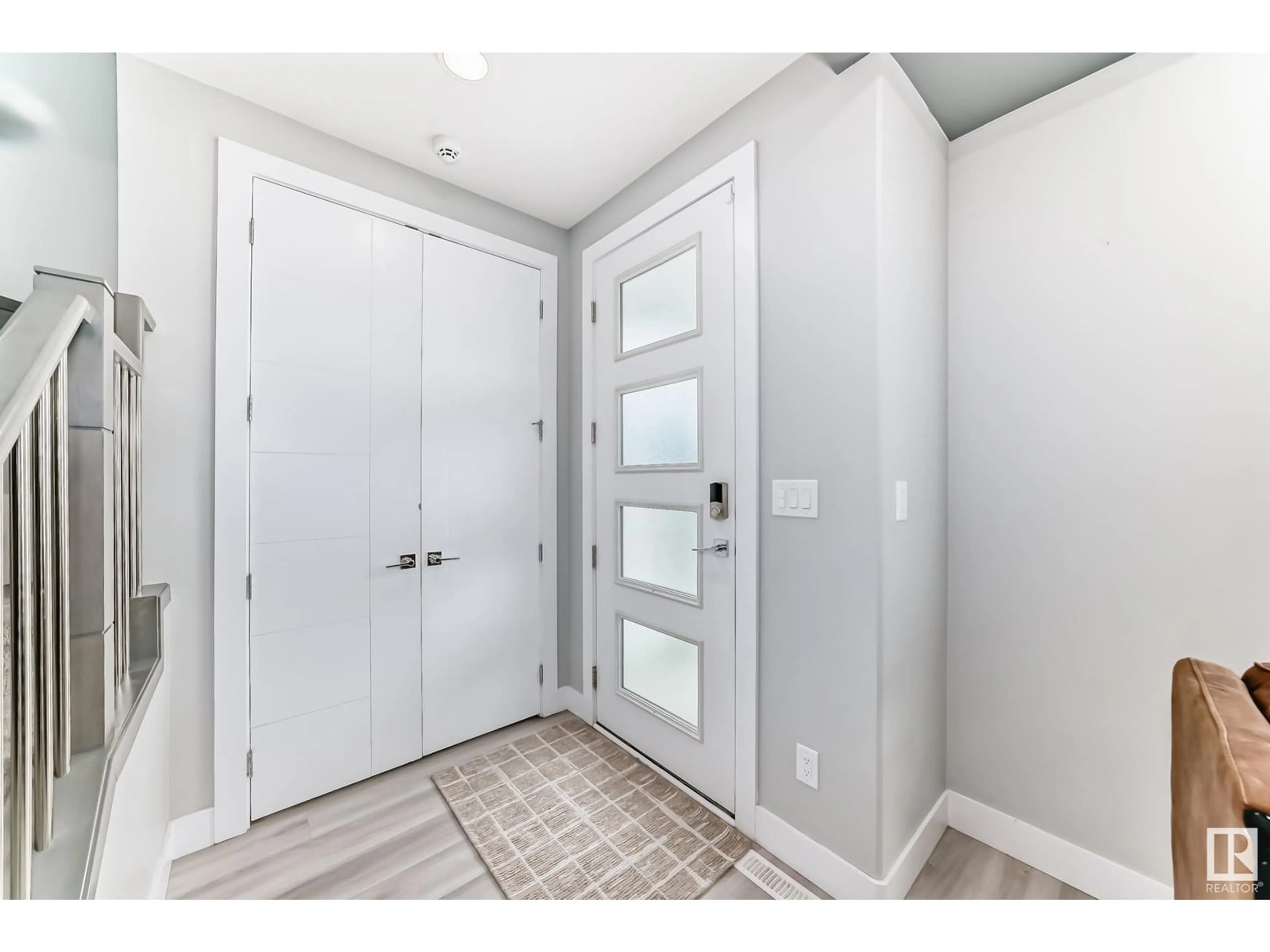 Indoor entryway for SW - 9356 PEAR LINK LI, Edmonton Alberta T6X2V9