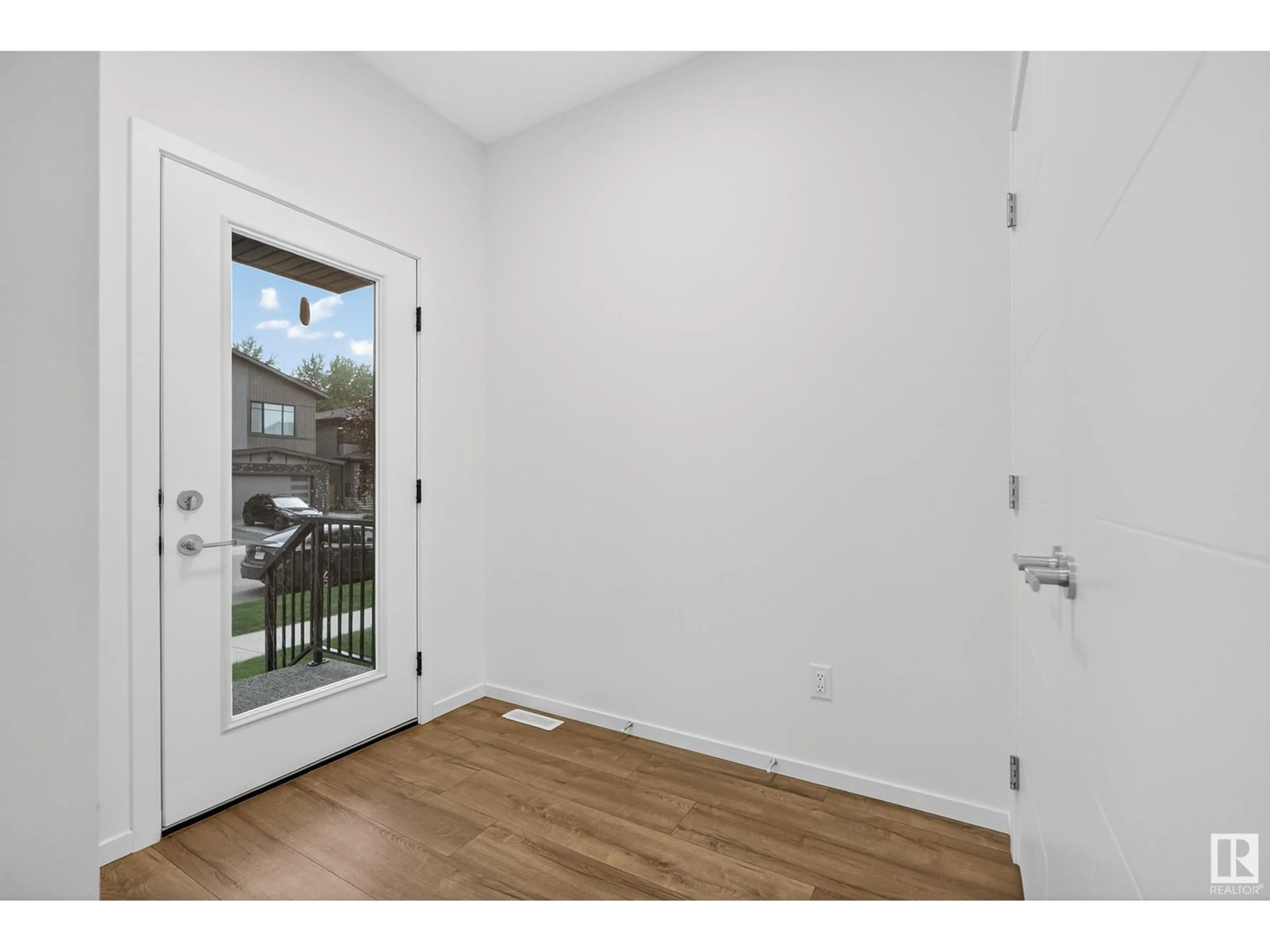 Indoor entryway for 30 BRUNSWYCK CR, Spruce Grove Alberta T7X0Y9