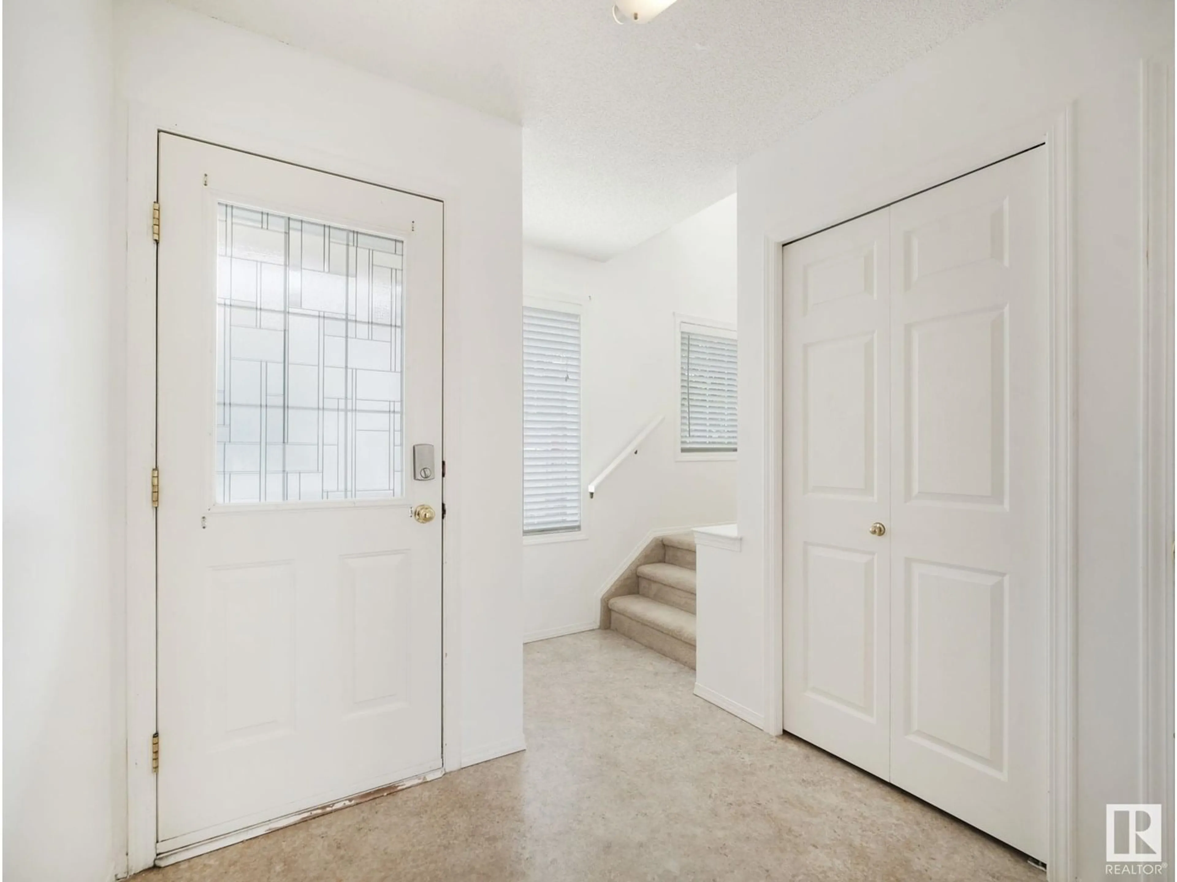 Indoor entryway for 32 - 14803 MILLER BV, Edmonton Alberta T5Y3A4