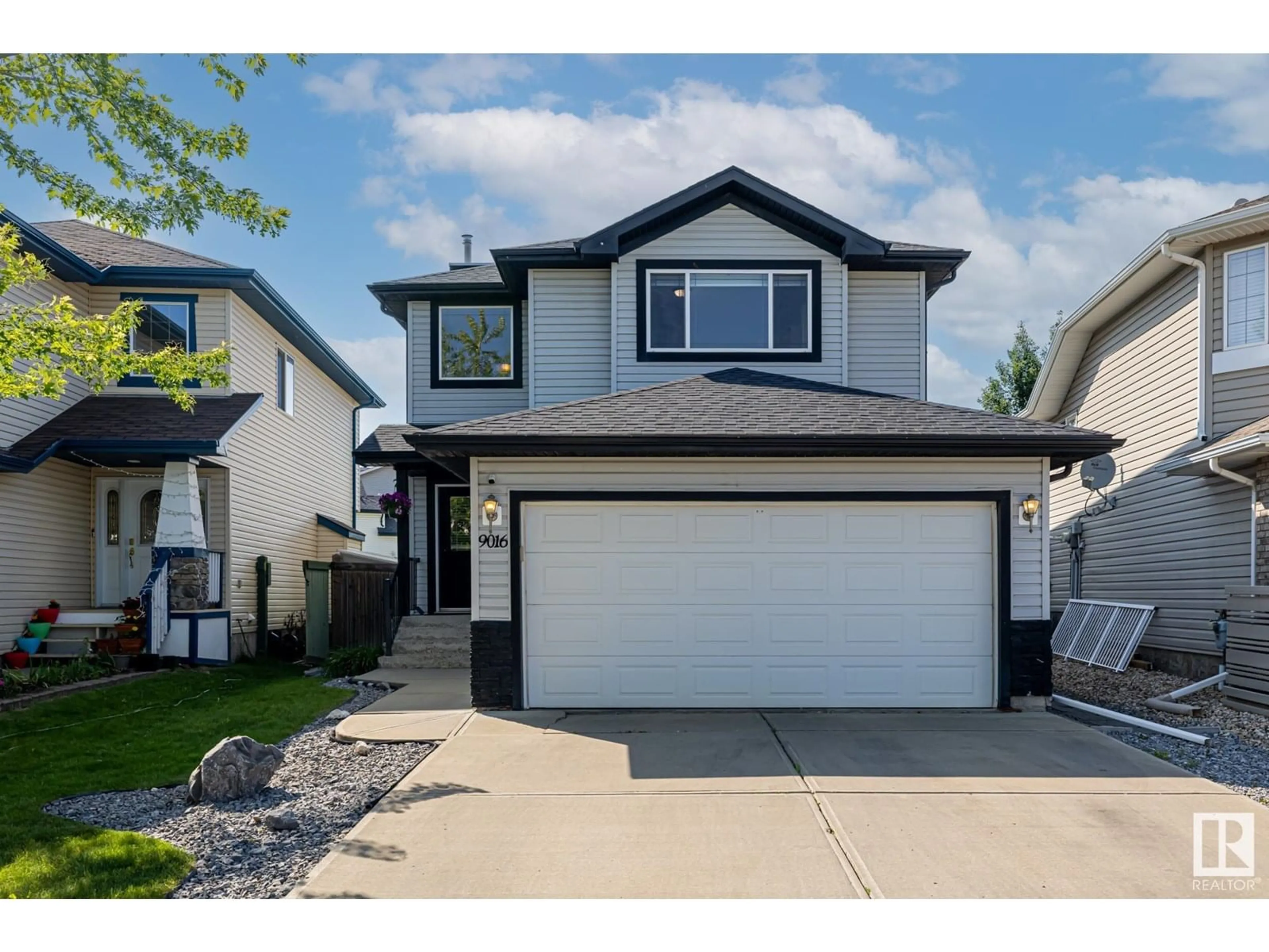 Home with vinyl exterior material, street for NW - 9016 210 ST, Edmonton Alberta T5T6X1