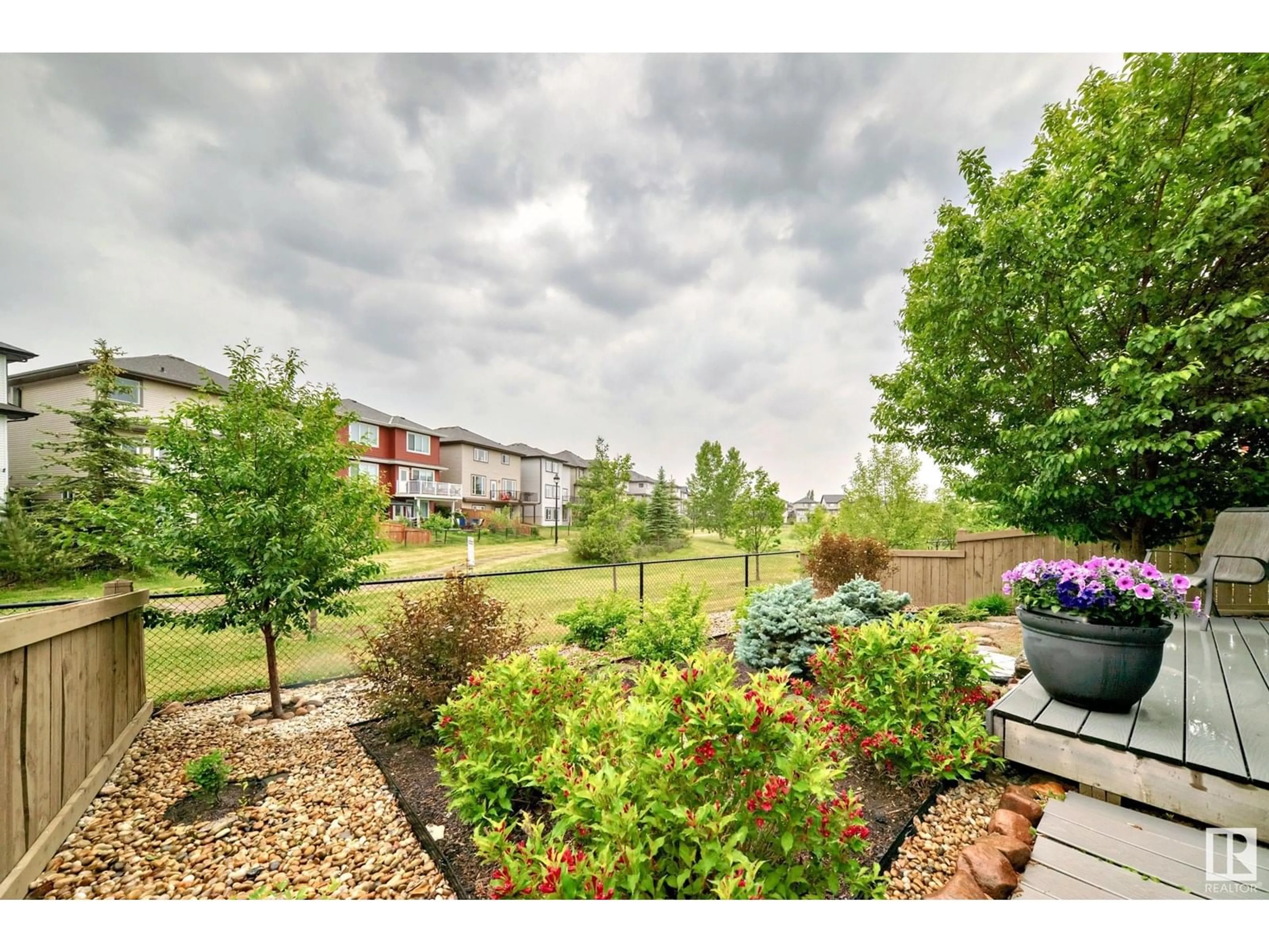 Patio, unknown for 1141 HAYS DR, Edmonton Alberta T6M0M2