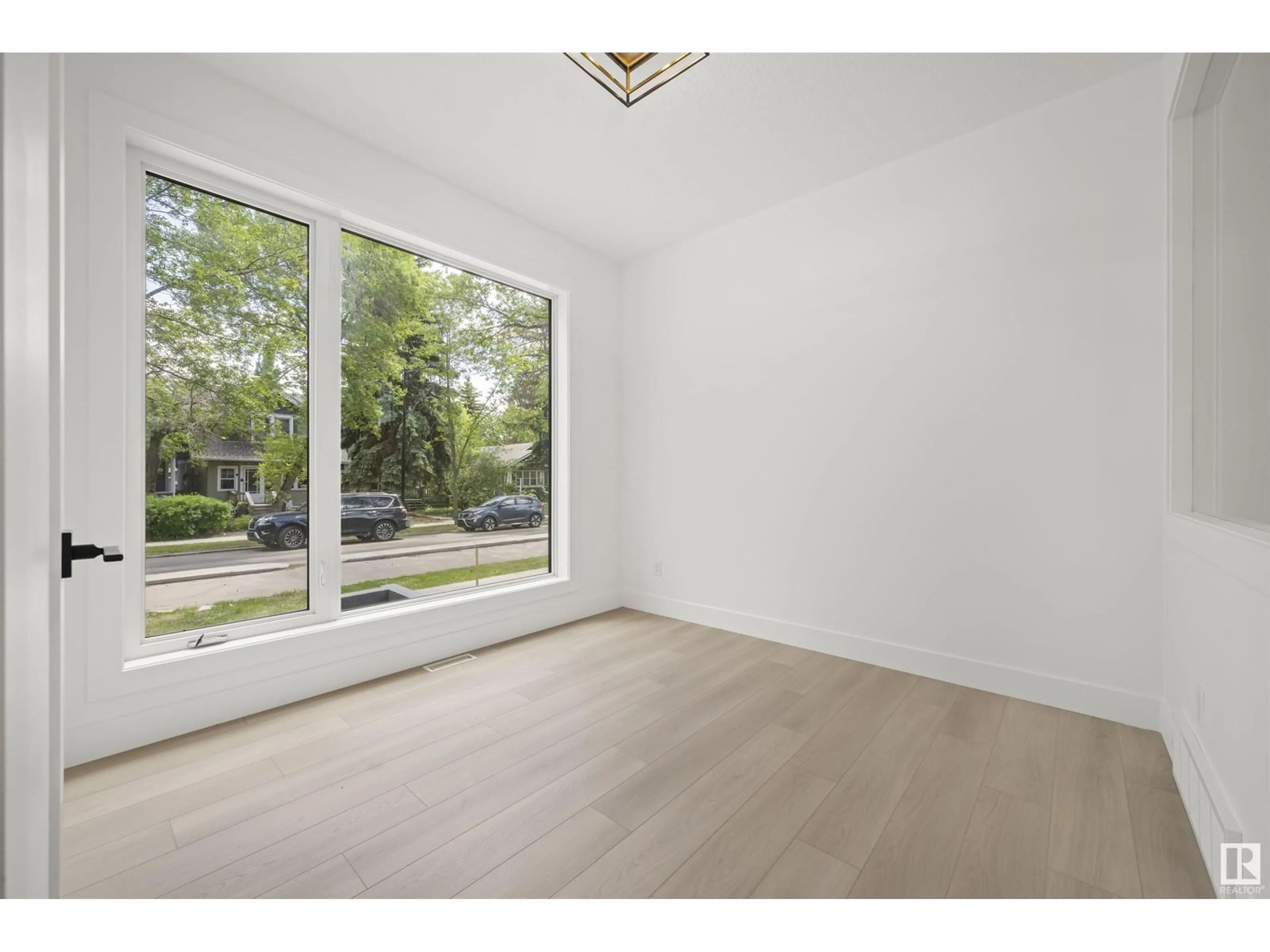A pic of a room for 11230 127 ST, Edmonton Alberta T5M0T6