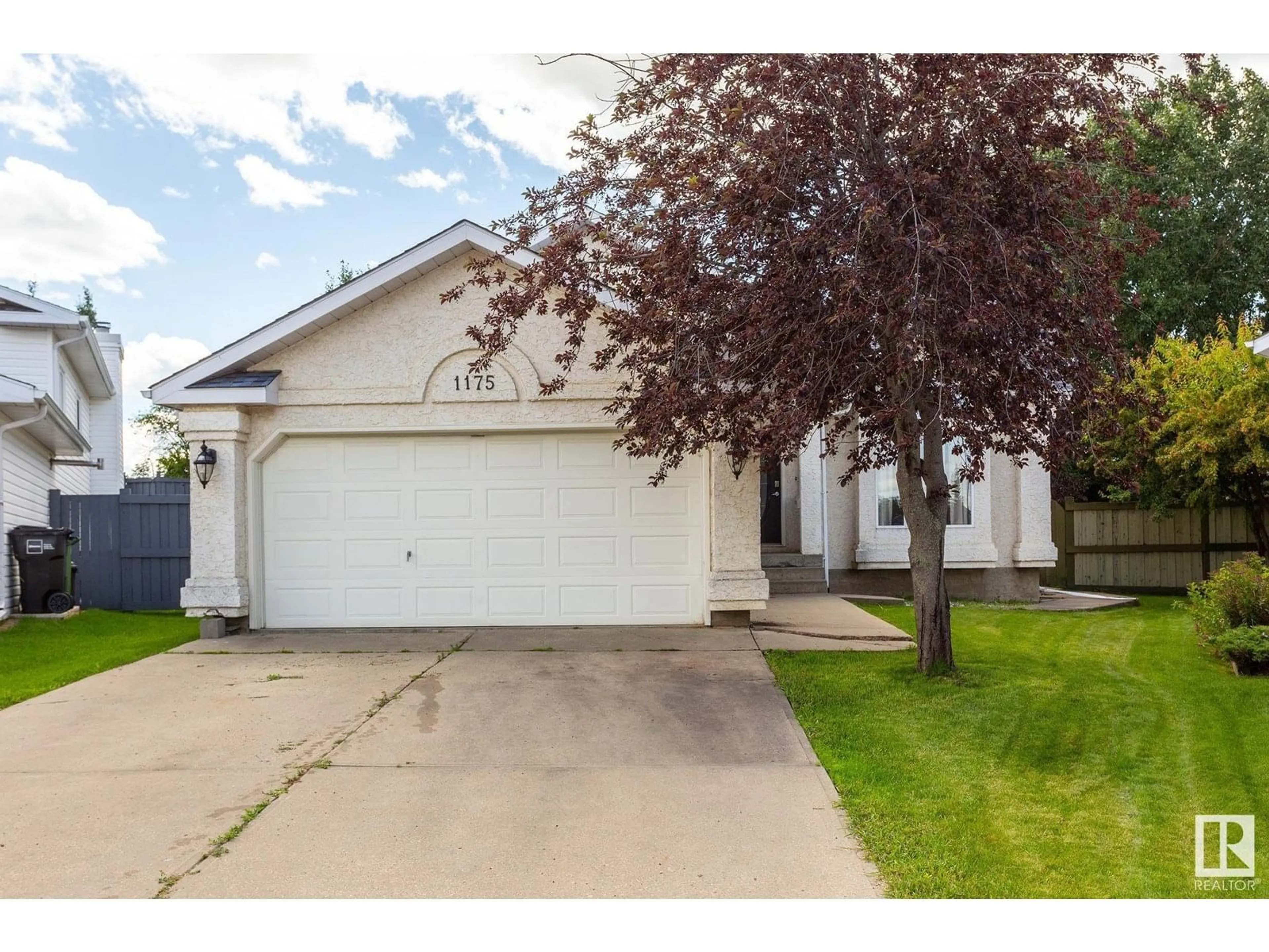 Home with vinyl exterior material, street for 1175 POTTER GREENS DR, Edmonton Alberta T5T5Y6