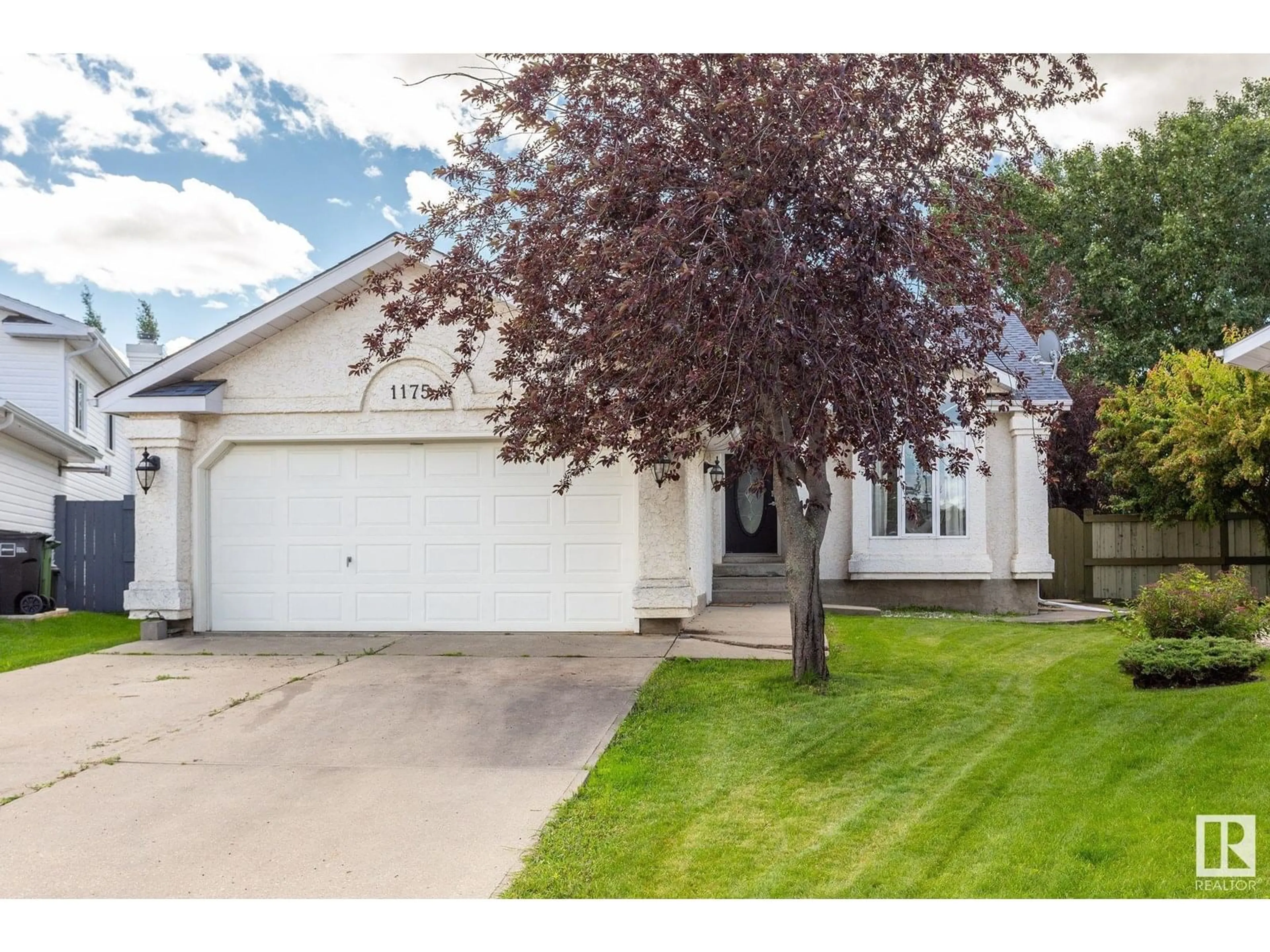 Home with vinyl exterior material, street for 1175 POTTER GREENS DR, Edmonton Alberta T5T5Y6