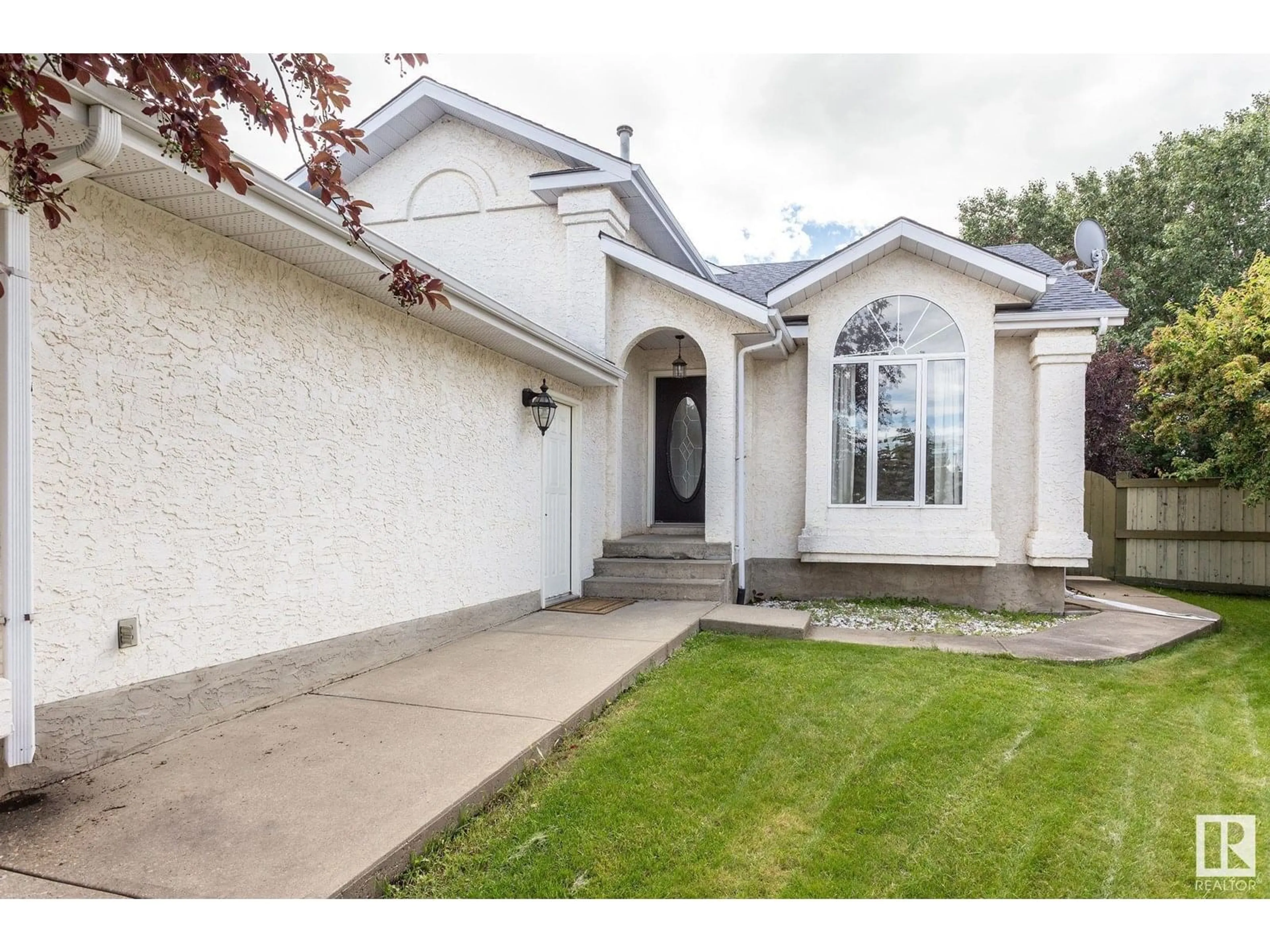 Home with vinyl exterior material, street for 1175 POTTER GREENS DR, Edmonton Alberta T5T5Y6