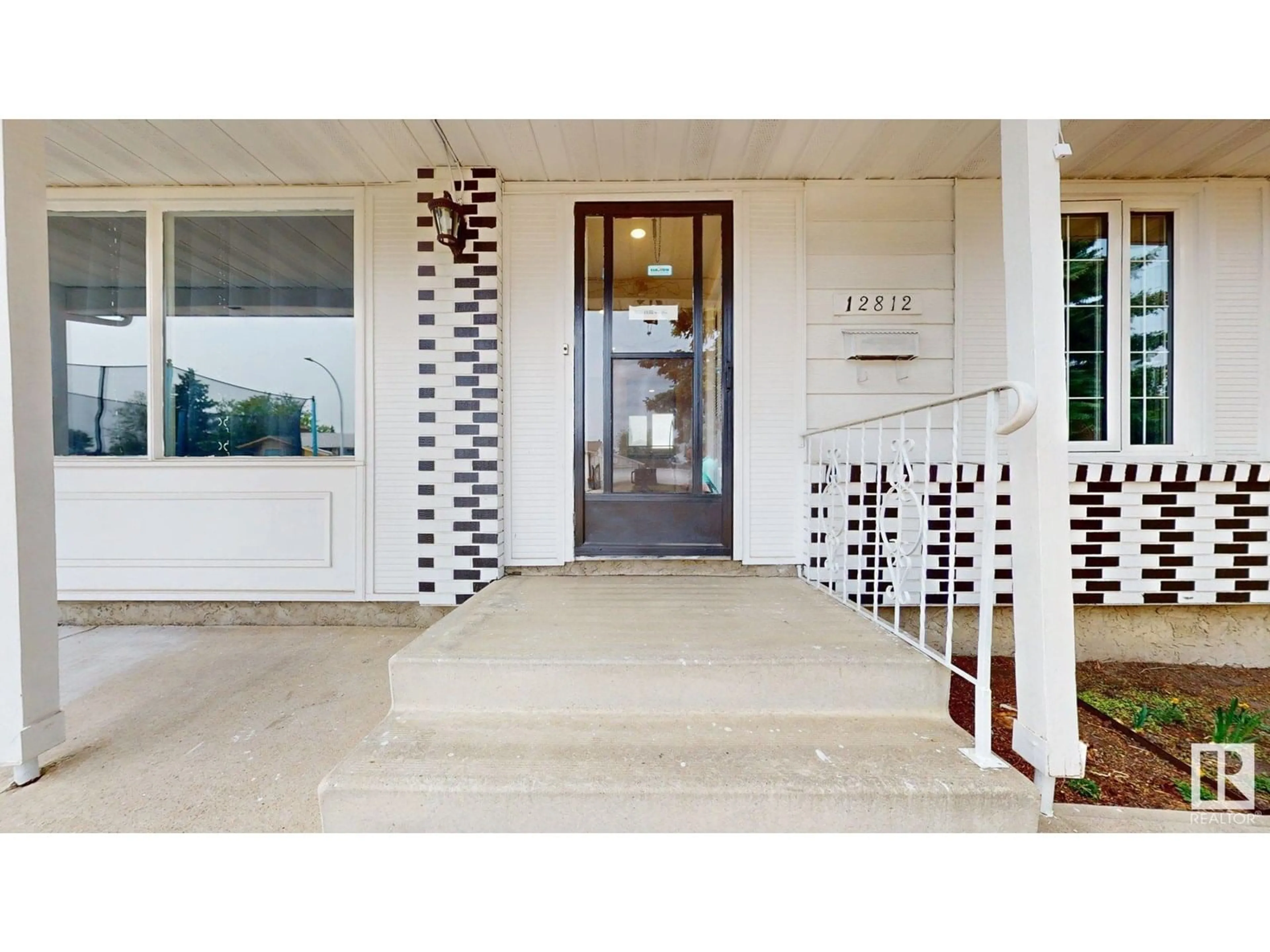 Unknown for 12812 45 ST, Edmonton Alberta T5A2K4