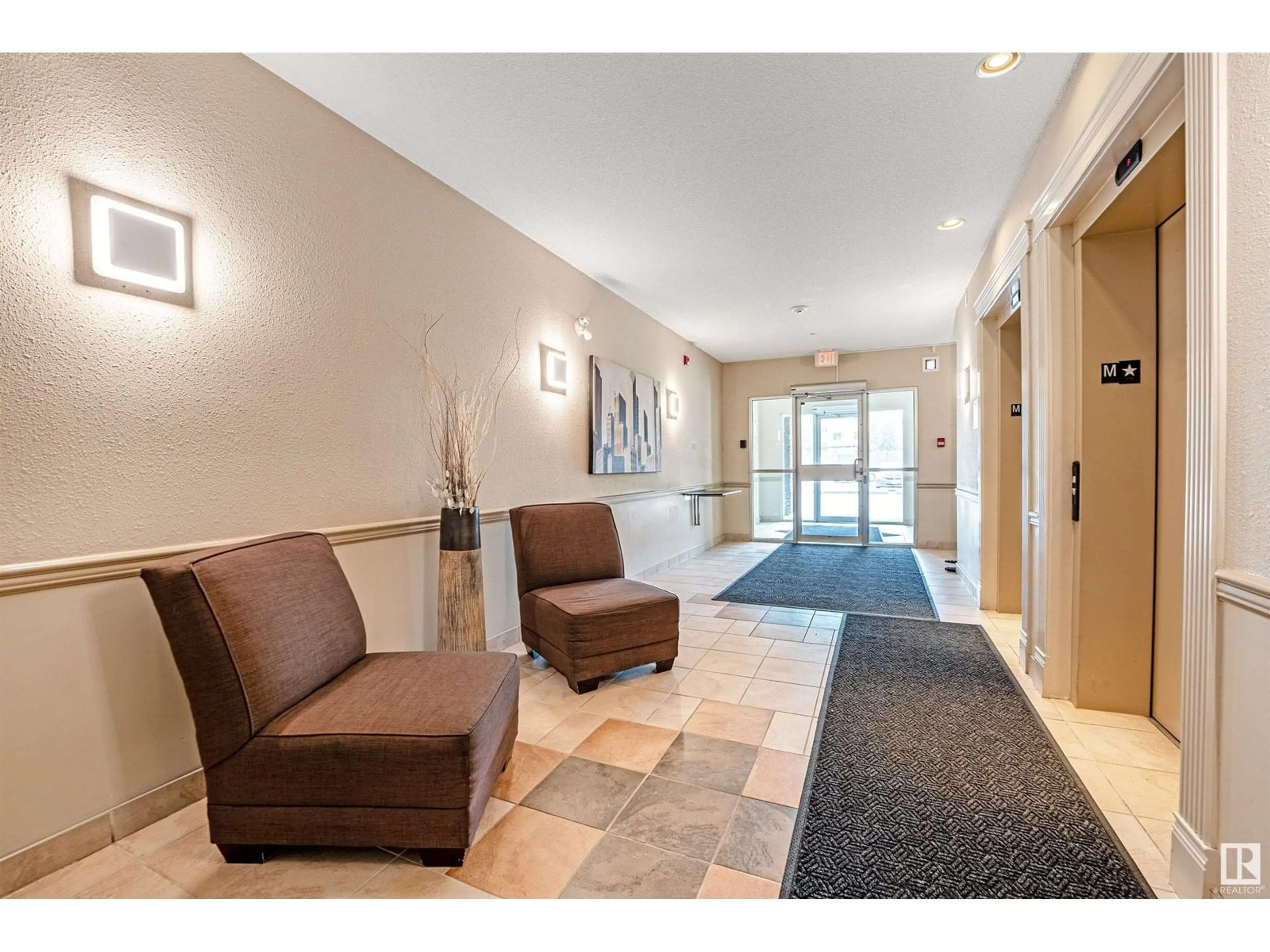 Indoor foyer for #222 - 2035 GRANTHAM CO, Edmonton Alberta T5T3X6