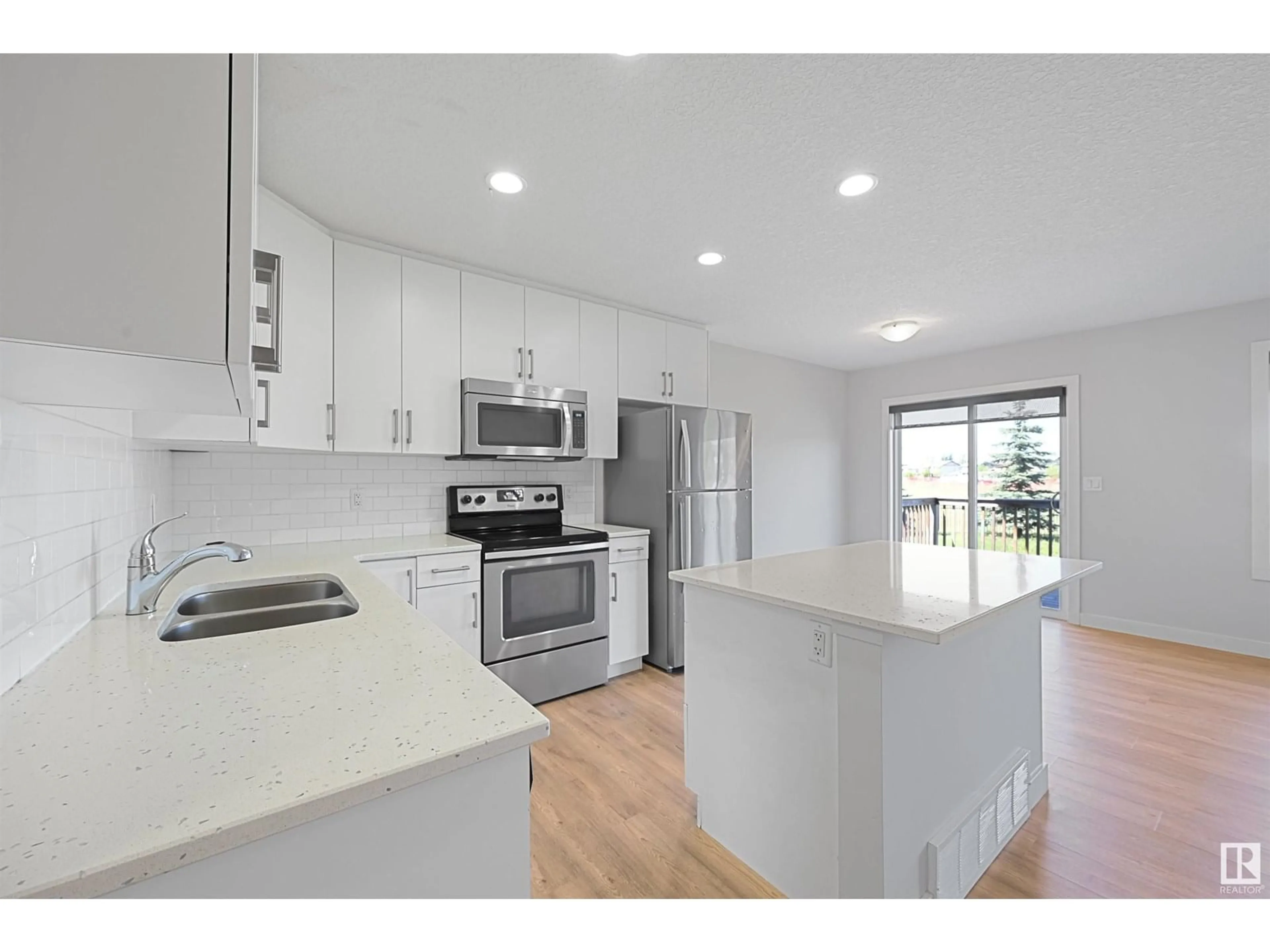 Open concept kitchen, unknown for 7096 SOUTH TERWILLEGAR DR, Edmonton Alberta T6R0V1