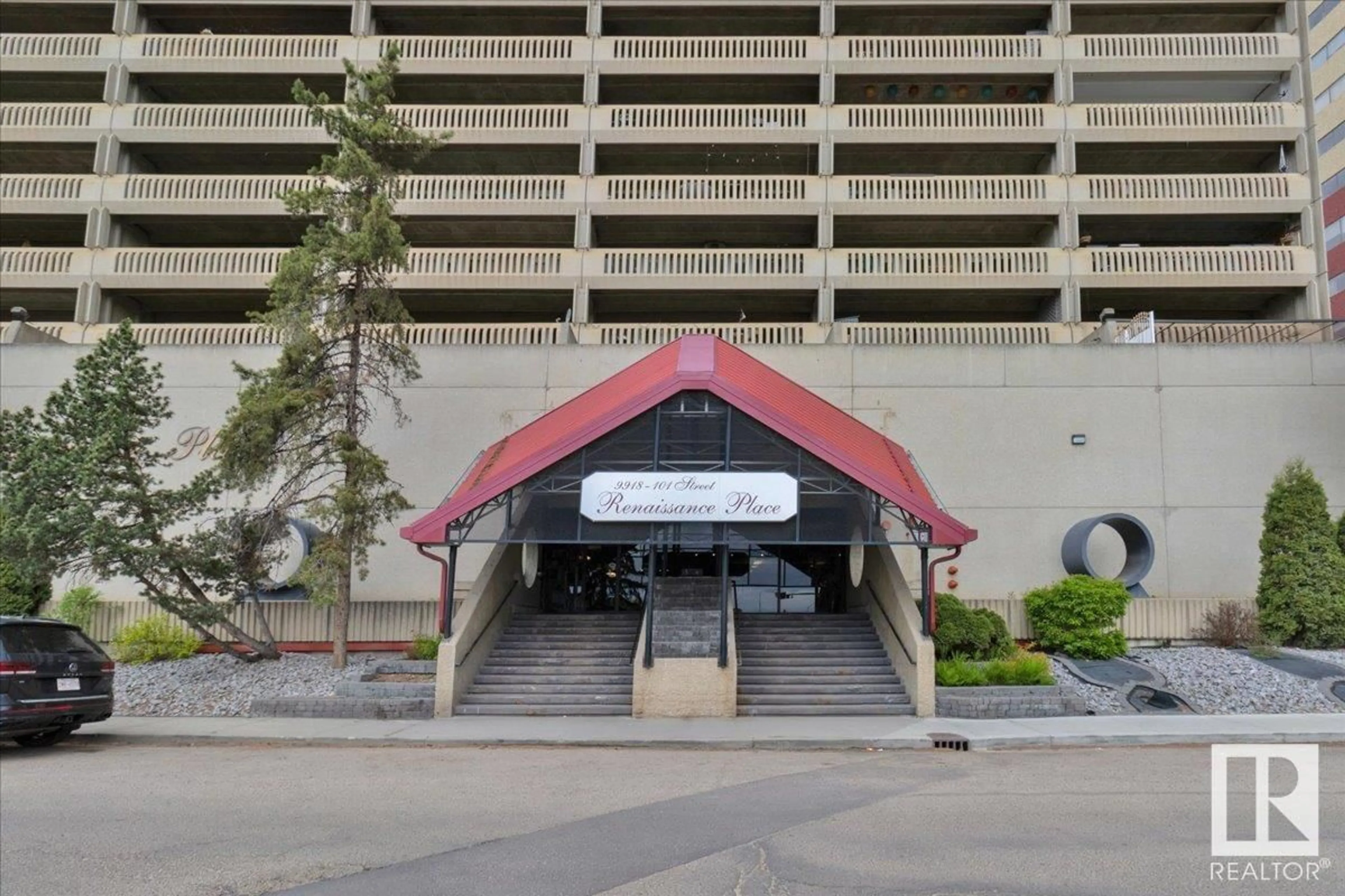 Indoor foyer for #1012 - 1012 9918 101 ST, Edmonton Alberta T5K2L1