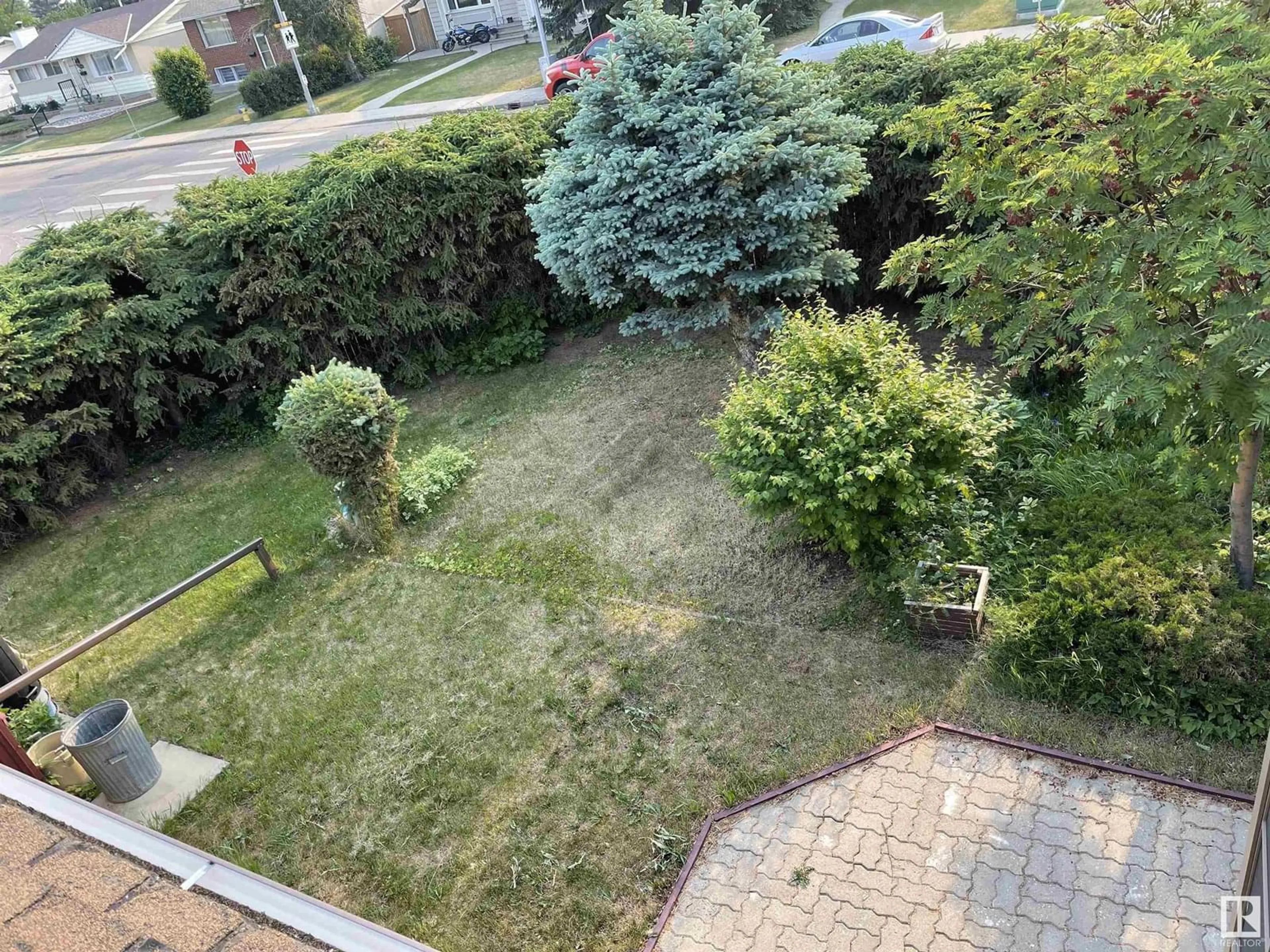 A pic from outside/outdoor area/front of a property/back of a property/a pic from drone, unknown for 16628 96 AV, Edmonton Alberta T5P0E1