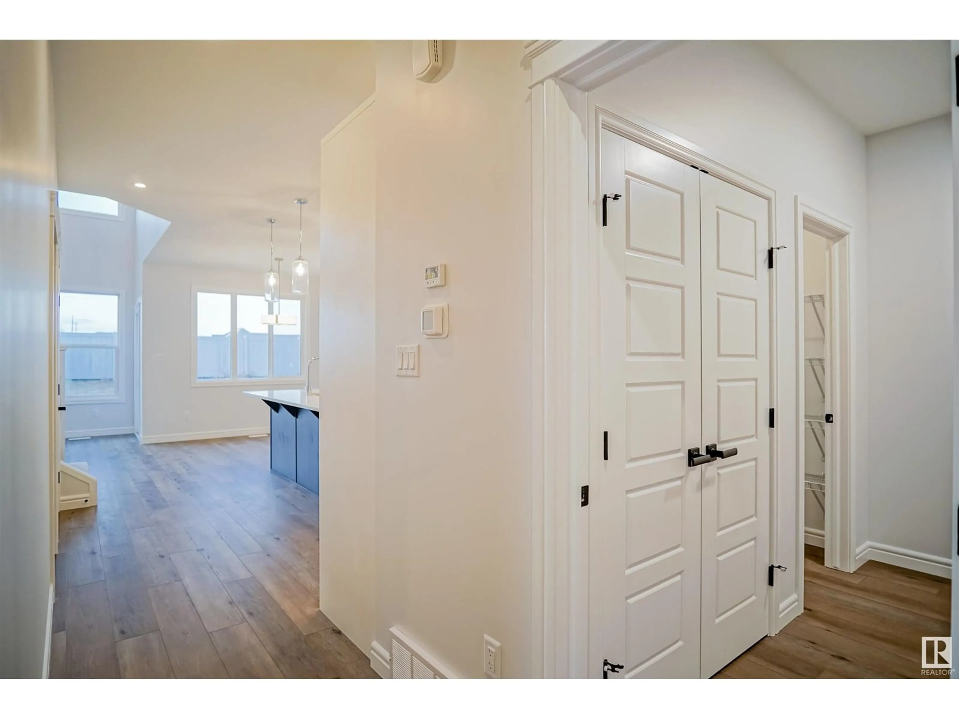 Indoor entryway for 1535 11 AV, Edmonton Alberta T6T2N5