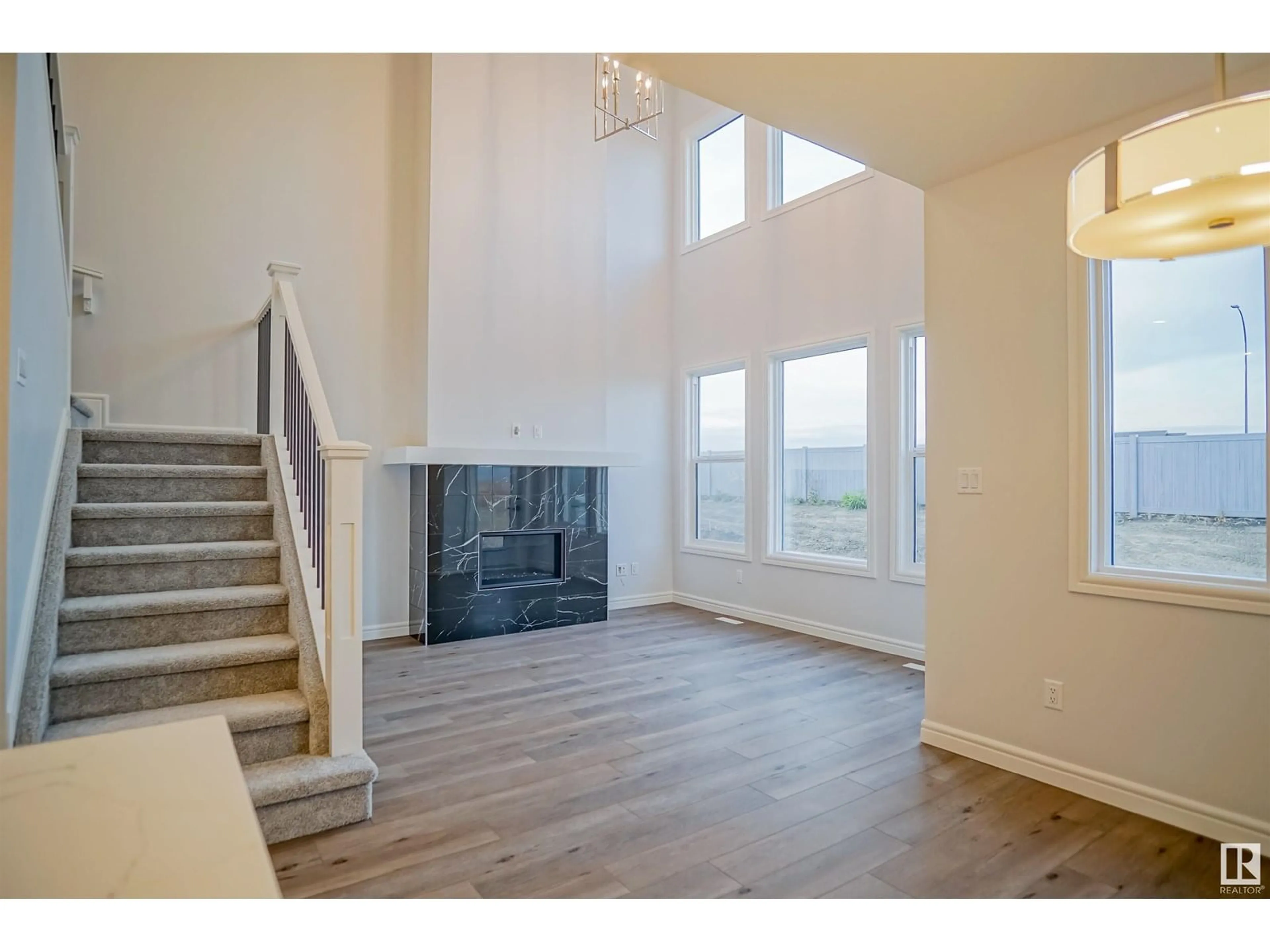 Indoor entryway for 1535 11 AV, Edmonton Alberta T6T2N5