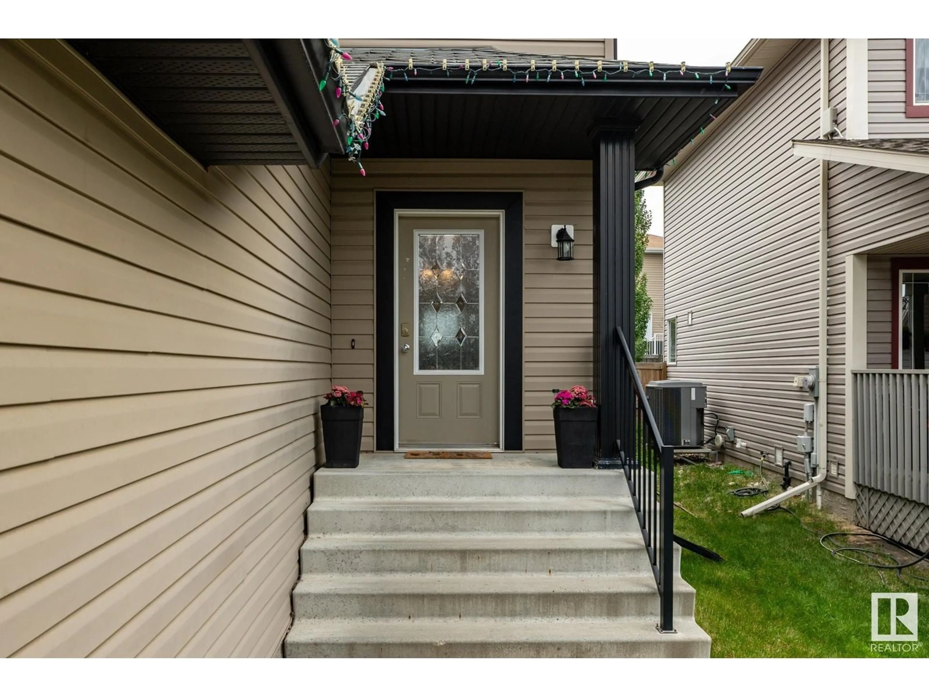 Indoor entryway for 217 FOXTIAL WY, Sherwood Park Alberta T8A3C2