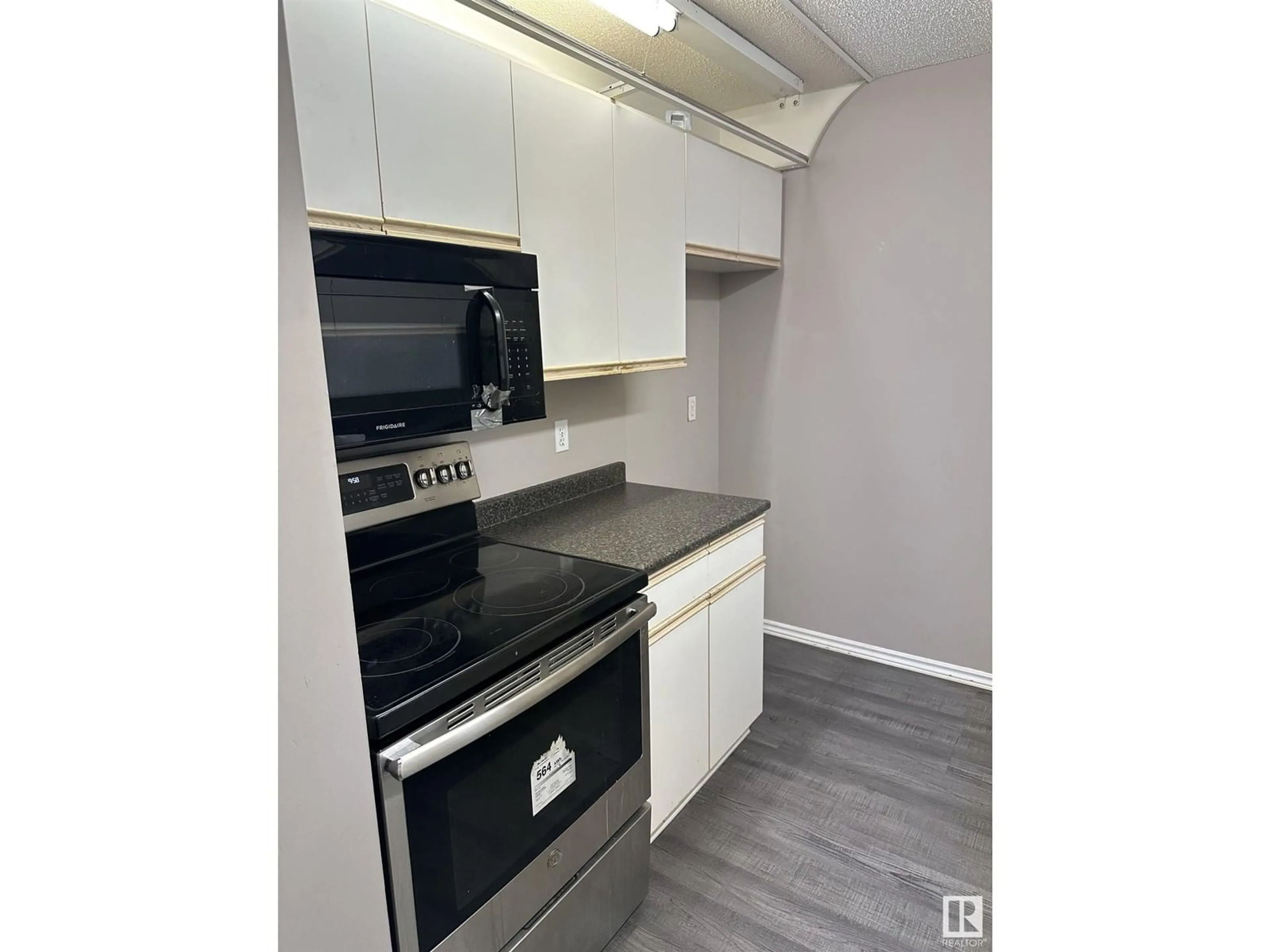 Standard kitchen, unknown for 407 - 9620 174 ST NW, Edmonton Alberta T5T6B9