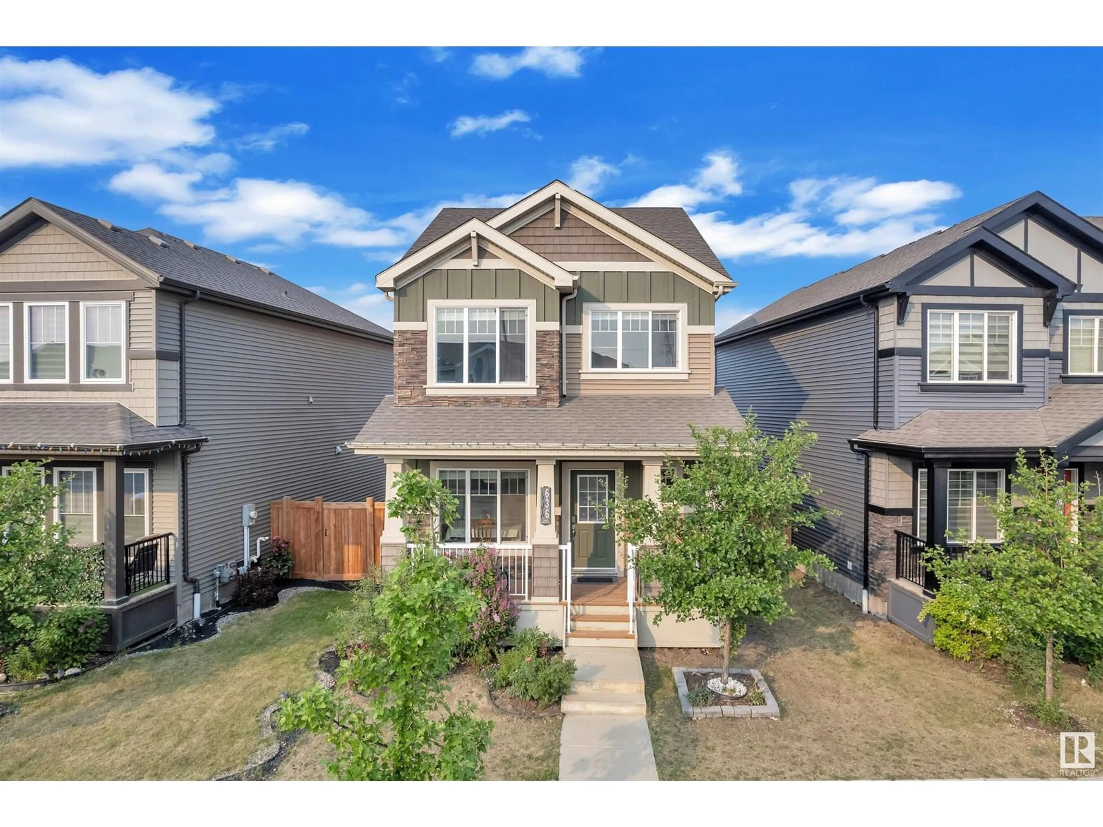 Home with vinyl exterior material, street for 636 ORCHARDS BV, Edmonton Alberta T6X2L4