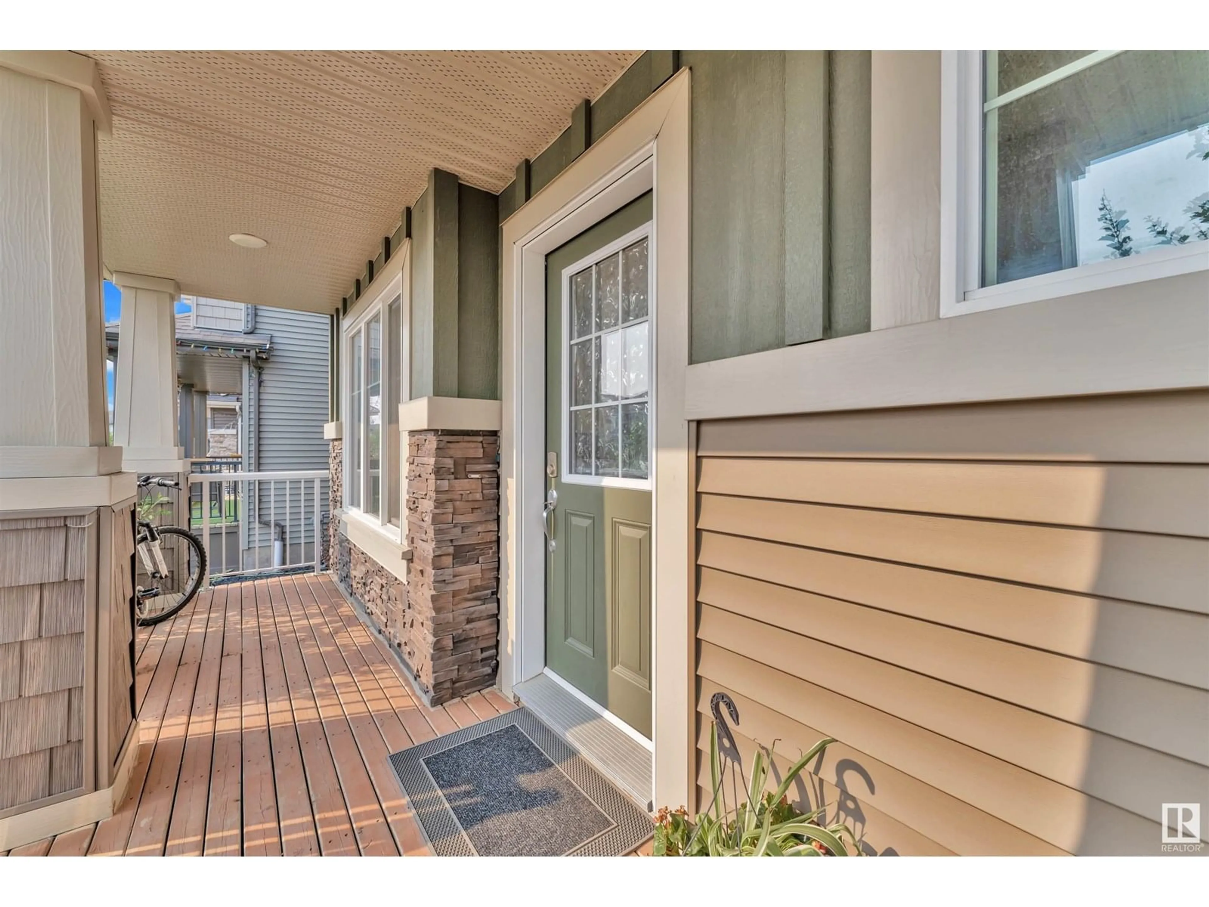 Indoor entryway for 636 ORCHARDS BV, Edmonton Alberta T6X2L4