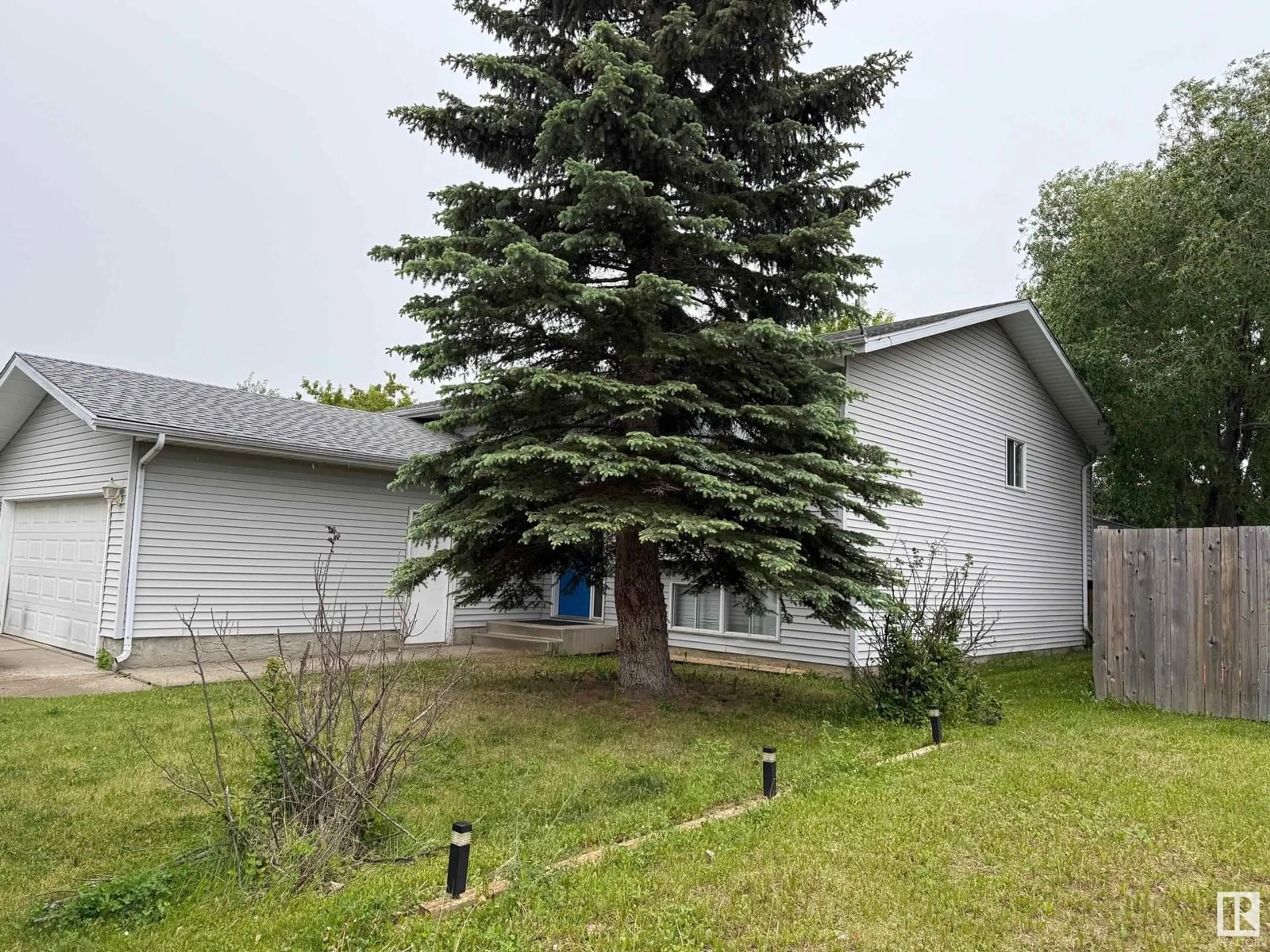 A pic from outside/outdoor area/front of a property/back of a property/a pic from drone, unknown for 3206 46 AVE, Athabasca Town Alberta T9S1P2