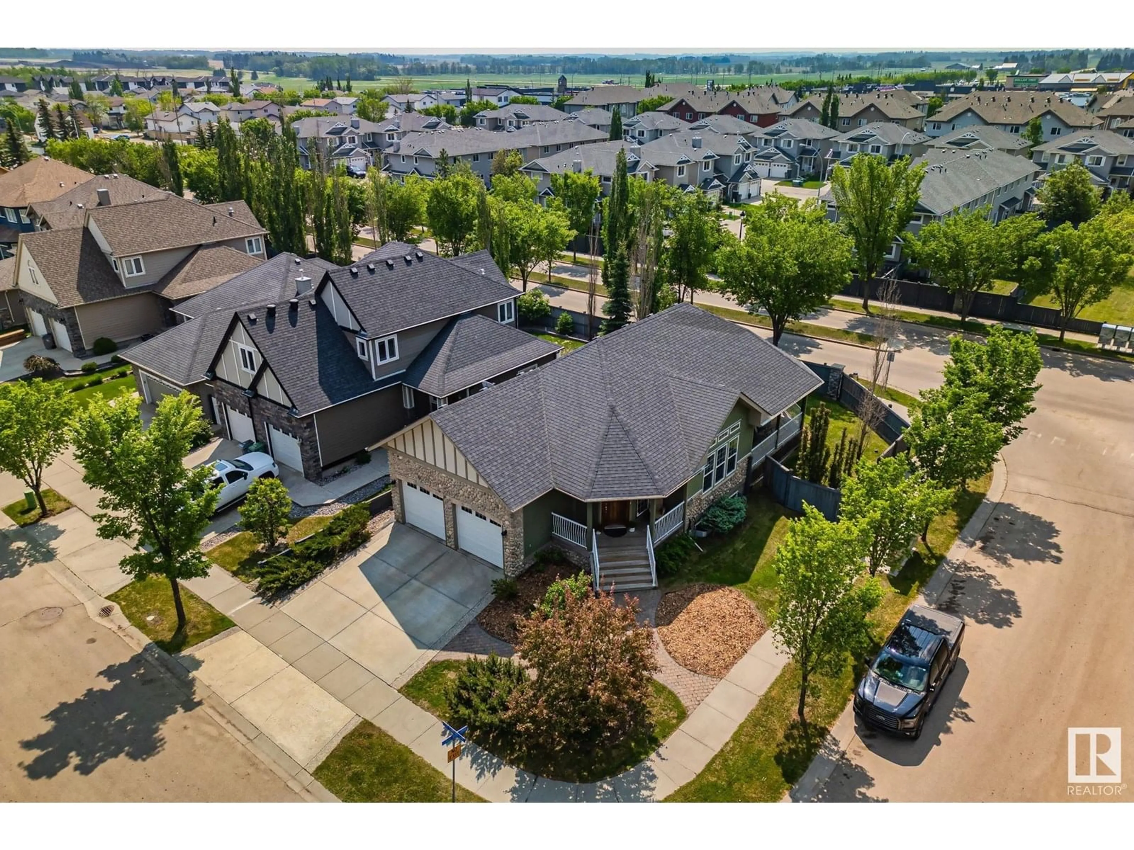 A pic from outside/outdoor area/front of a property/back of a property/a pic from drone, street for 5101 CHATEAU CO, Beaumont Alberta T4X1W5