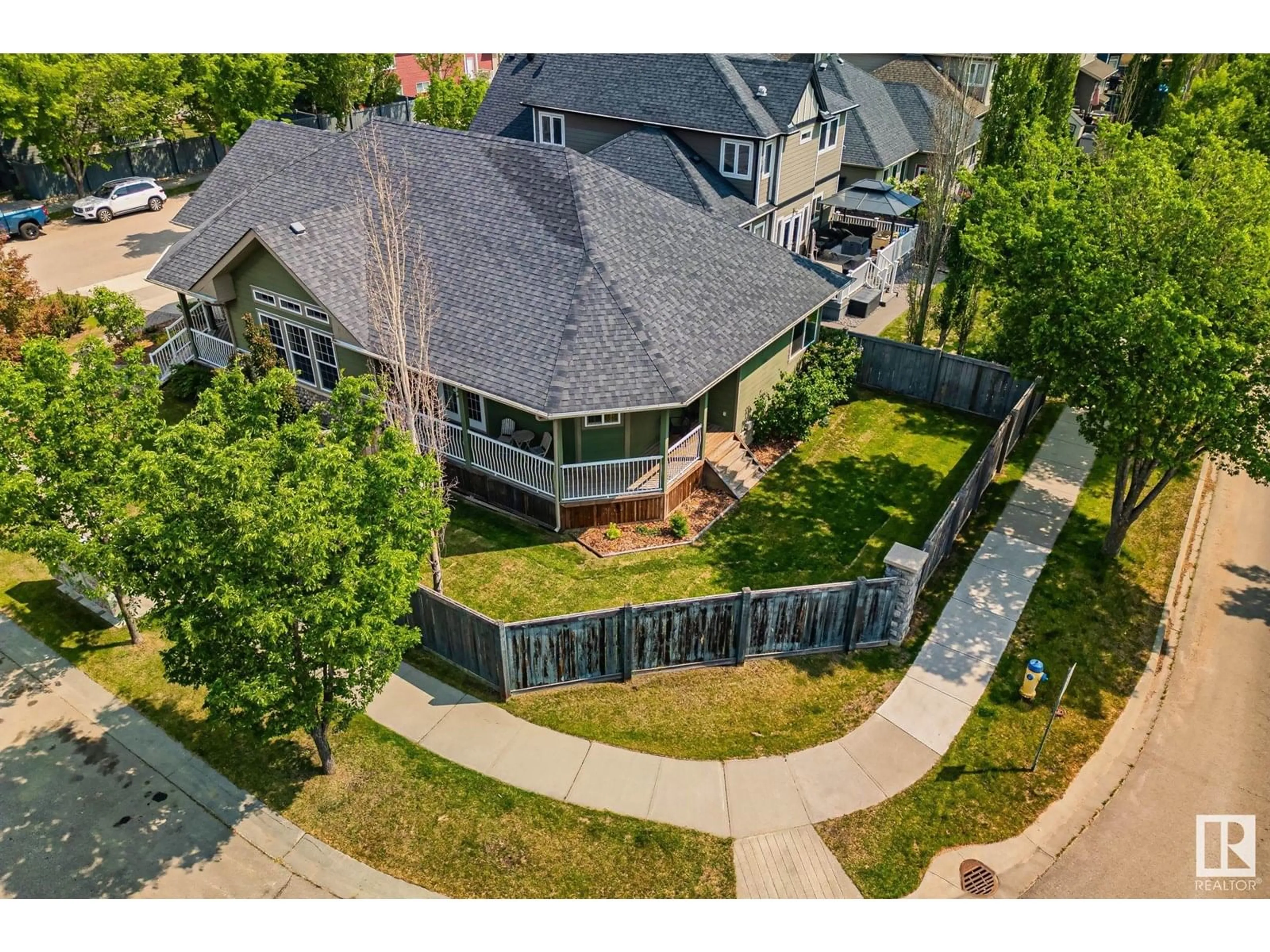 A pic from outside/outdoor area/front of a property/back of a property/a pic from drone, street for 5101 CHATEAU CO, Beaumont Alberta T4X1W5