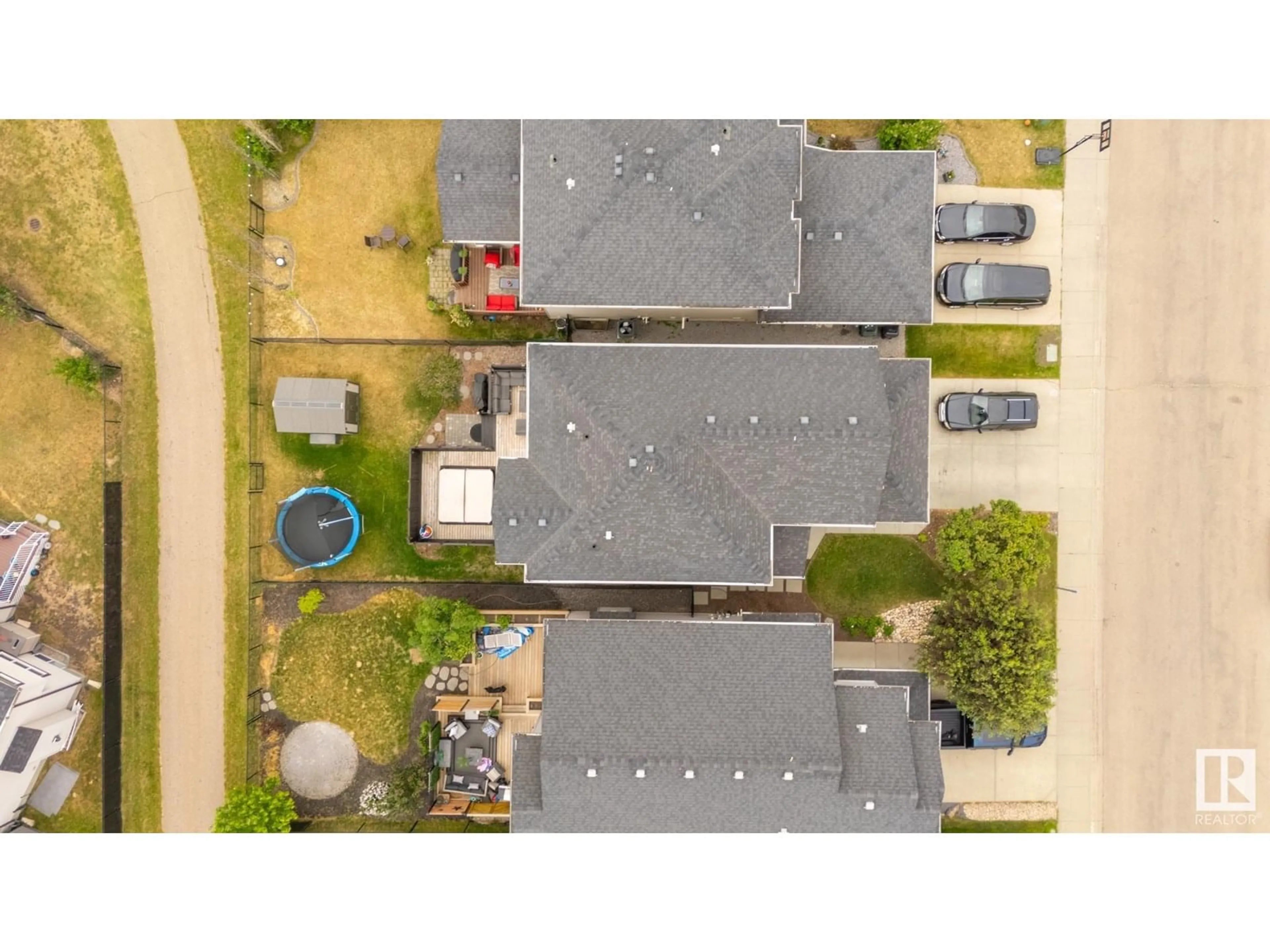 A pic from outside/outdoor area/front of a property/back of a property/a pic from drone, street for 7280 ESSEX WY, Sherwood Park Alberta T8H0L2