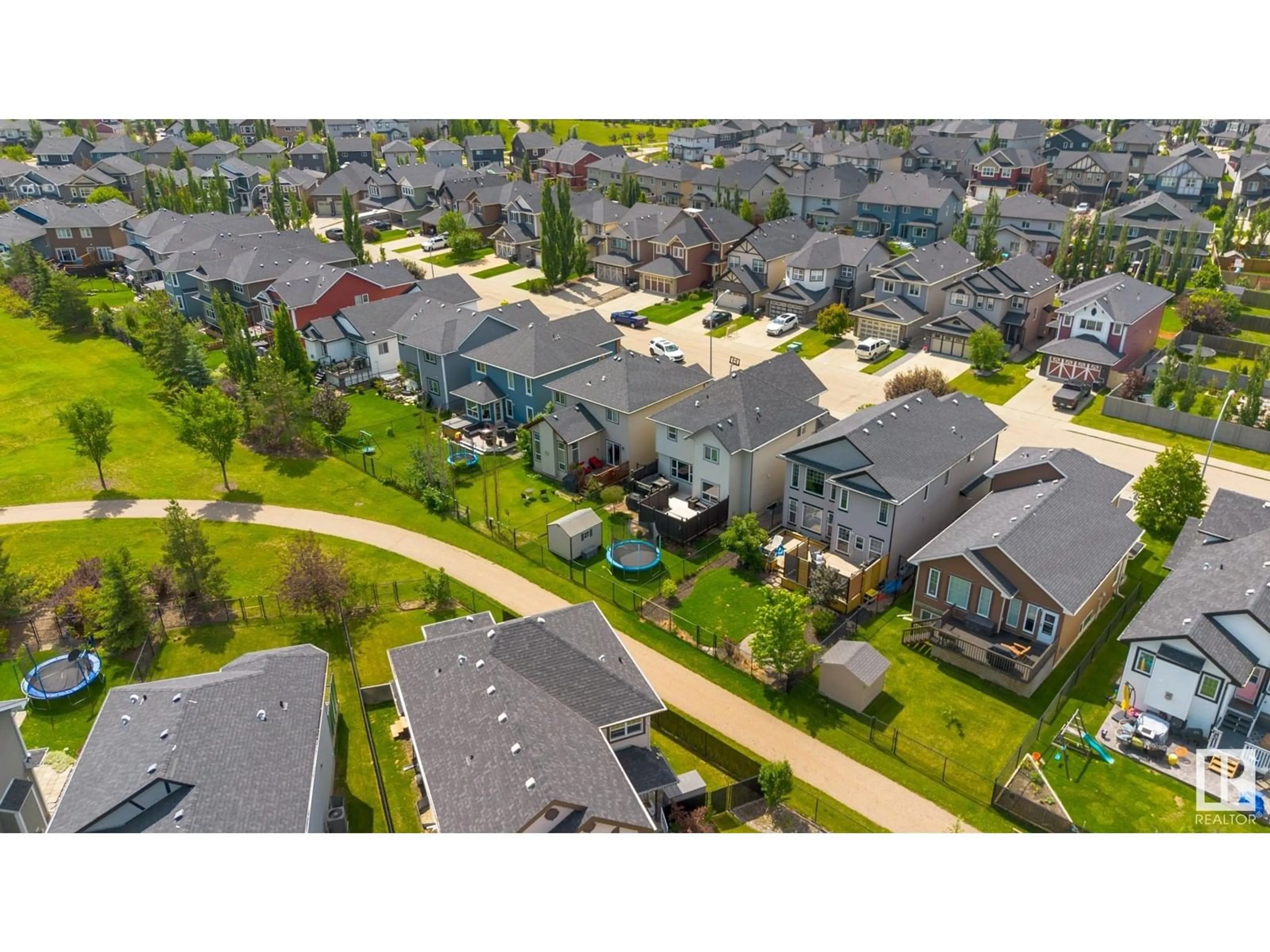 A pic from outside/outdoor area/front of a property/back of a property/a pic from drone, street for 7280 ESSEX WY, Sherwood Park Alberta T8H0L2