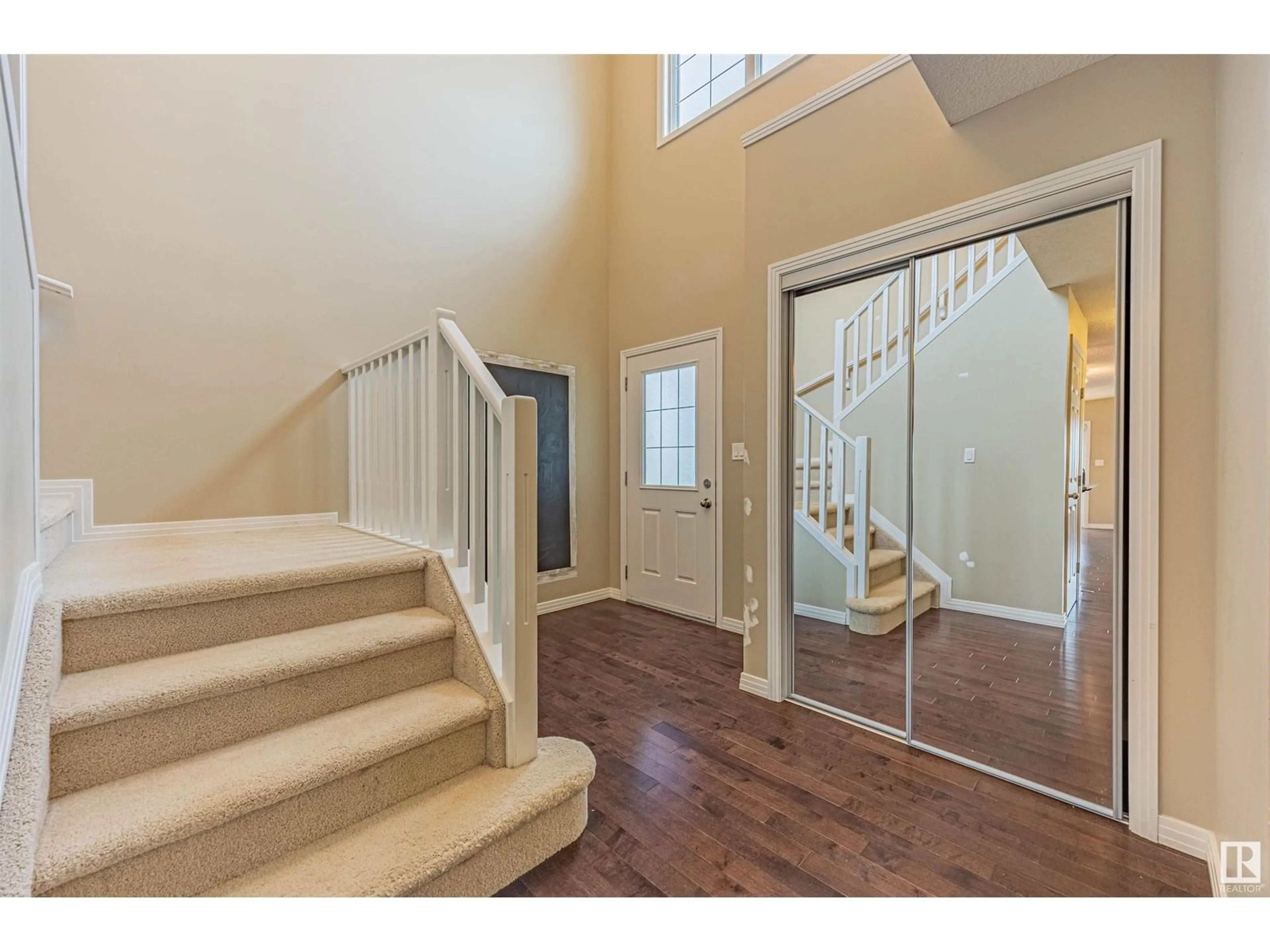 Indoor entryway for 27 HALLADAY BV, Spruce Grove Alberta T7X0P5