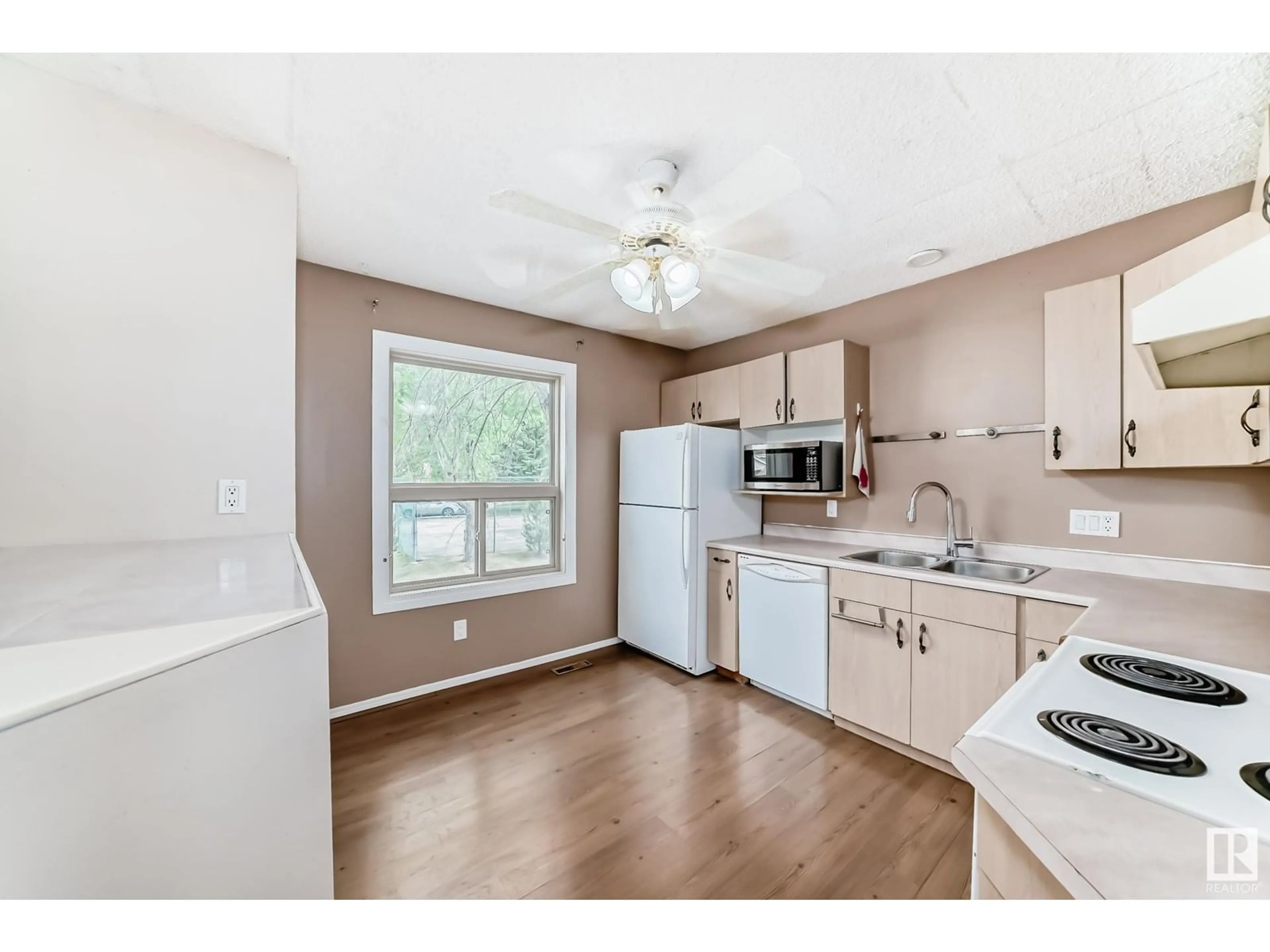 Standard kitchen, wood/laminate floor for 1865 MILL WOODS RD E, Edmonton Alberta T6L6K2