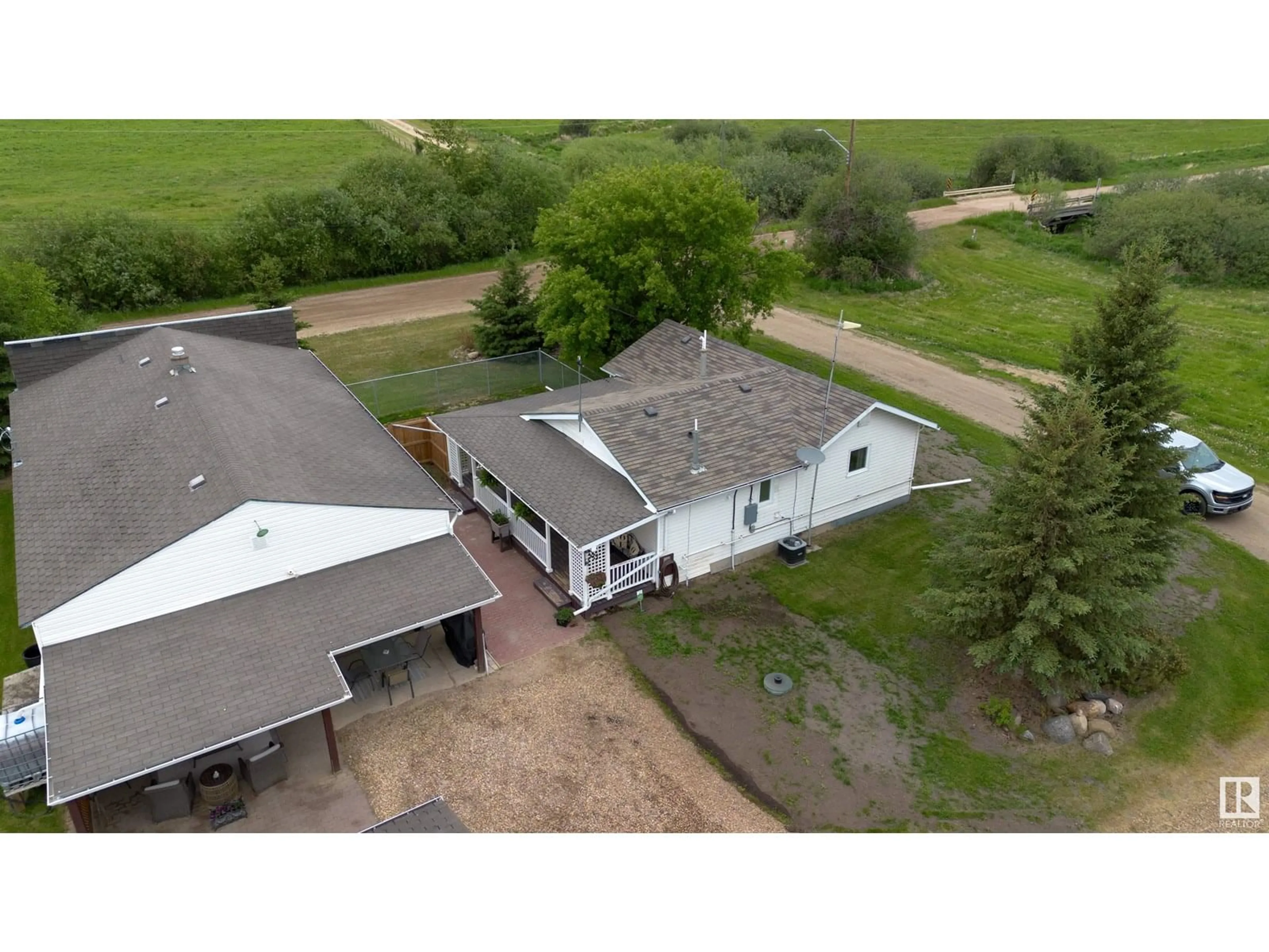 A pic from outside/outdoor area/front of a property/back of a property/a pic from drone, building for 5111 50 ST, Tawatinaw Alberta T0G2E0