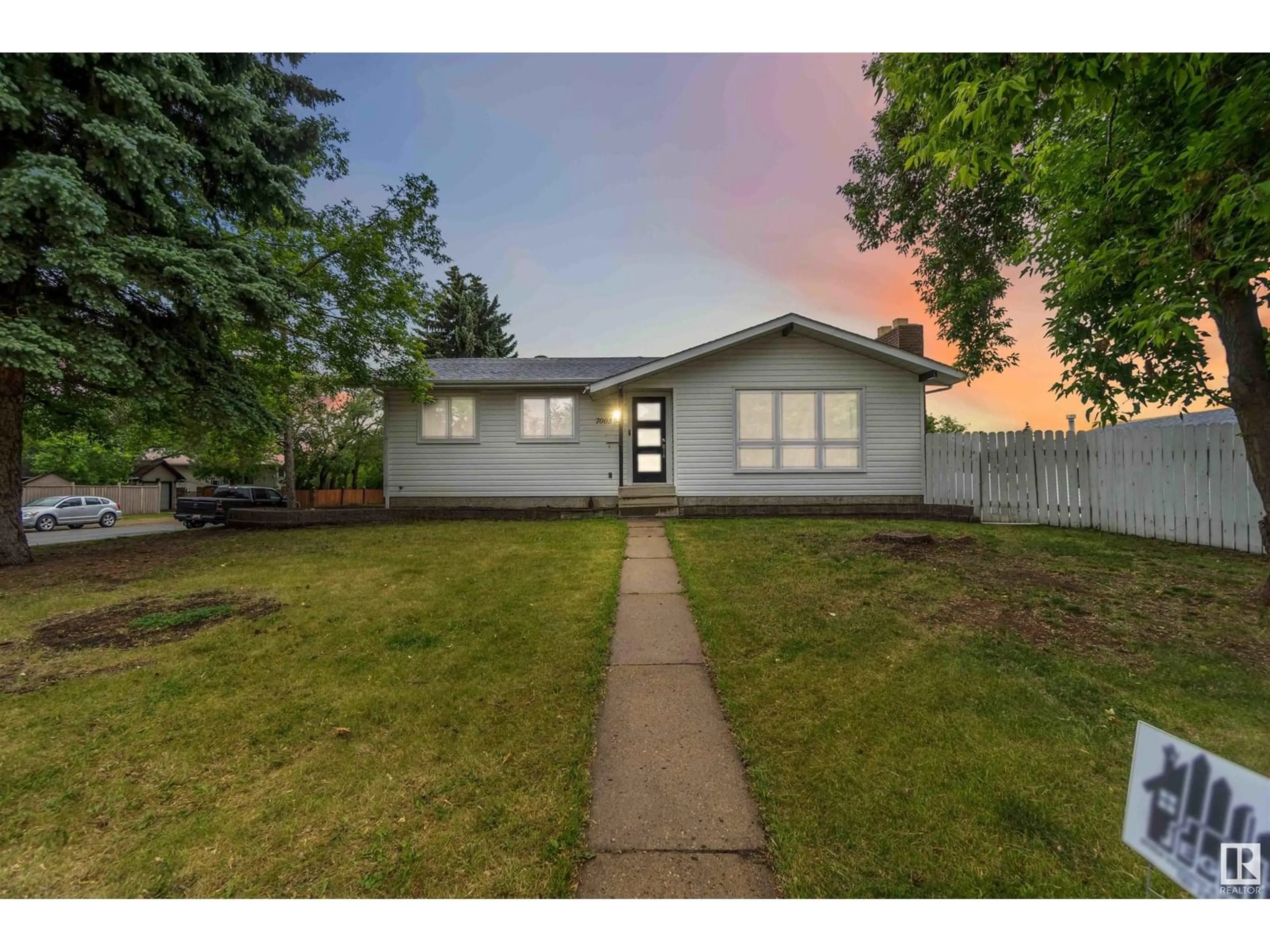 Unknown for 7003 17 AV, Edmonton Alberta T6K2R2