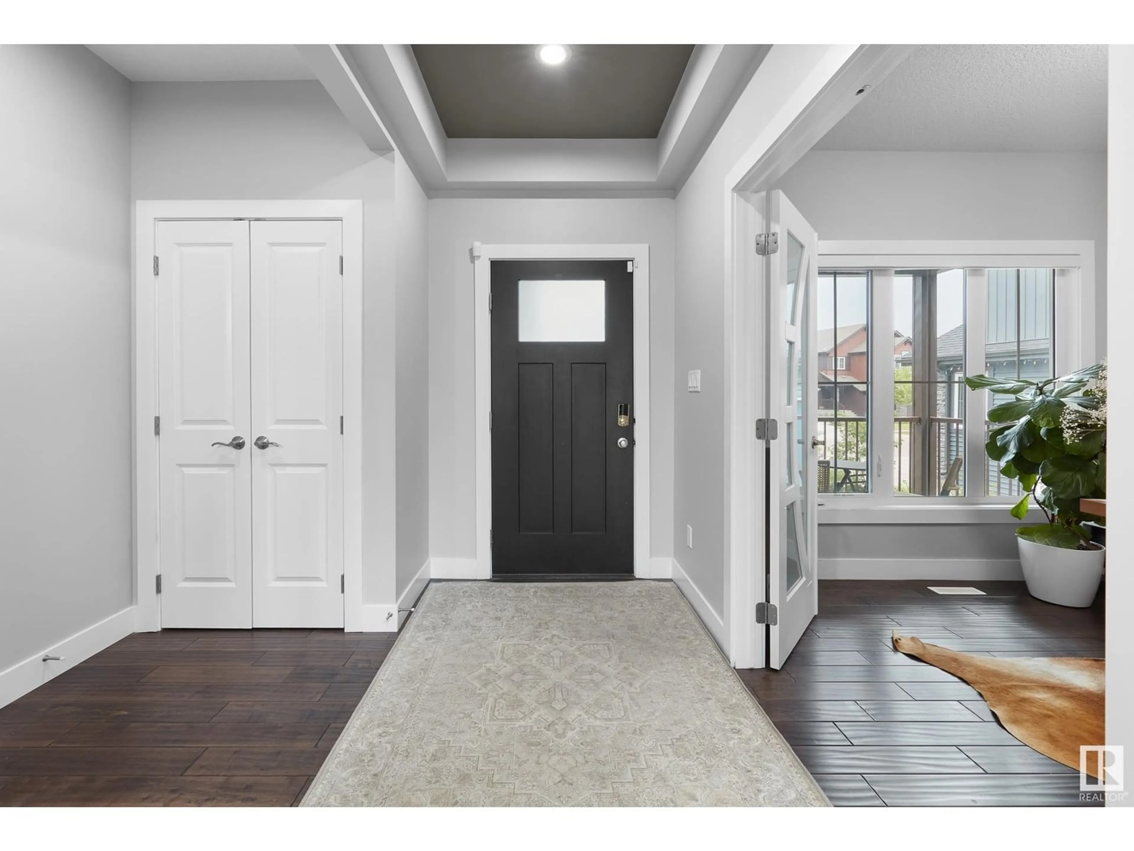 Indoor entryway for 1394 GRAYDON HILL WY, Edmonton Alberta T6W3C9