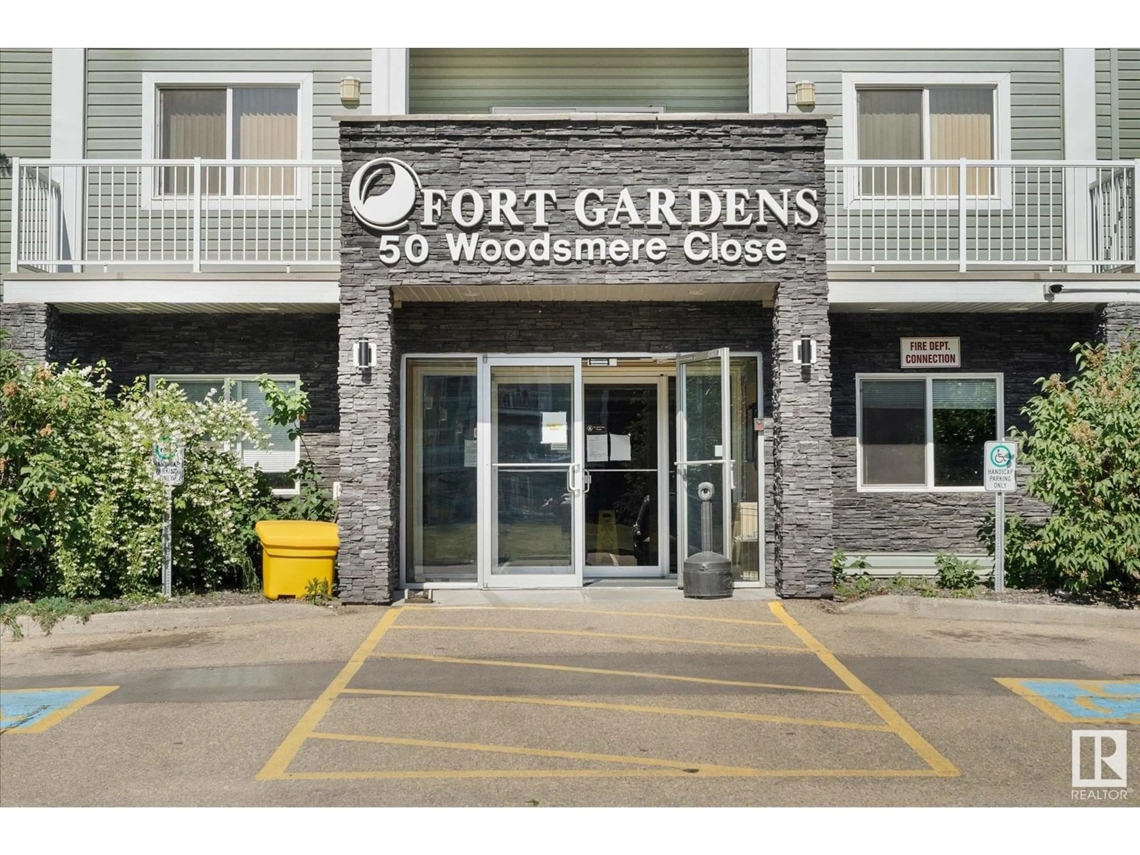 Indoor foyer for 50 - 433 WOODSMERE, Fort Saskatchewan Alberta T8L4N9
