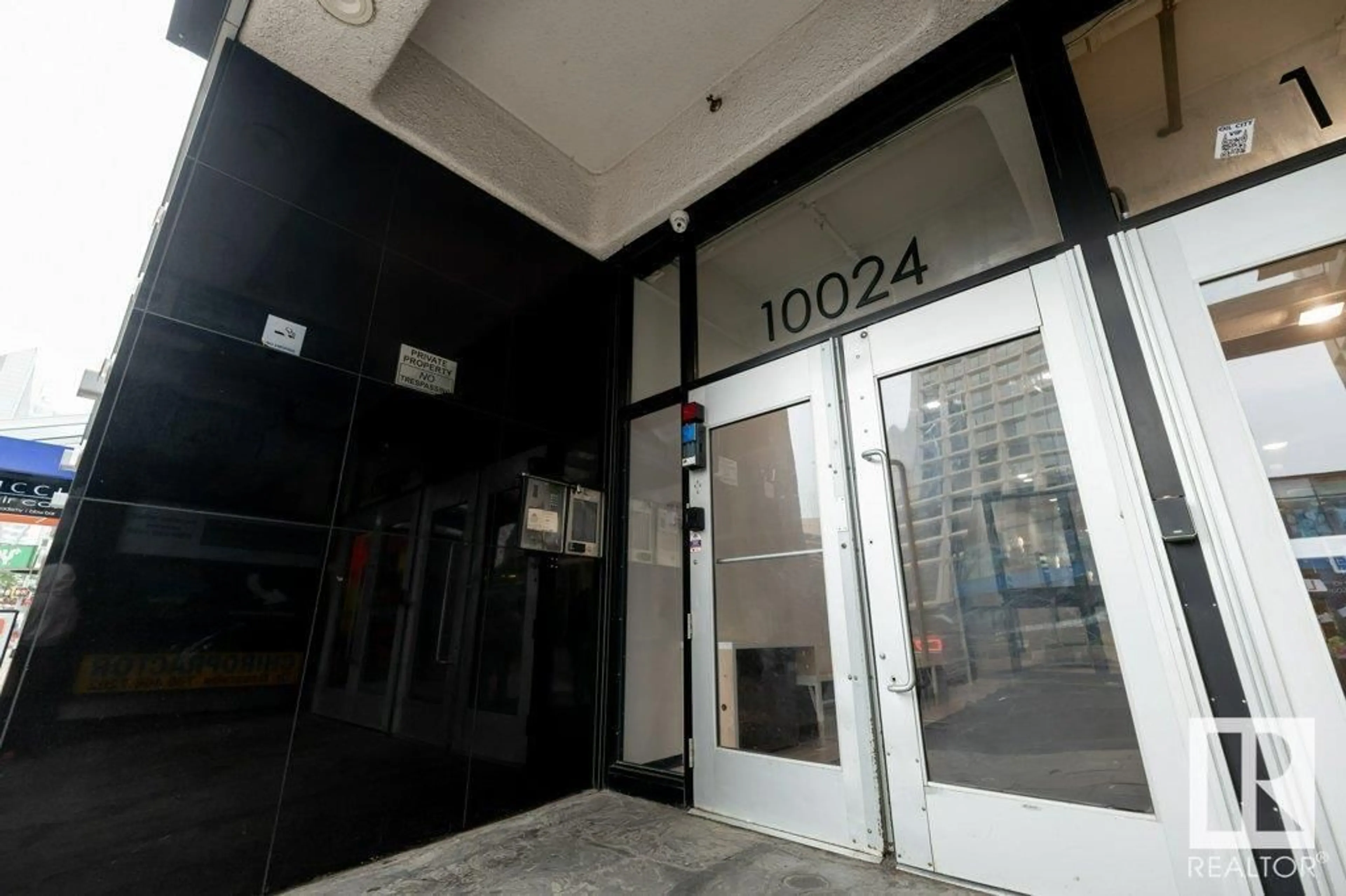 Indoor foyer for #308 - 10024 JASPER AVE, Edmonton Alberta T5R1R9