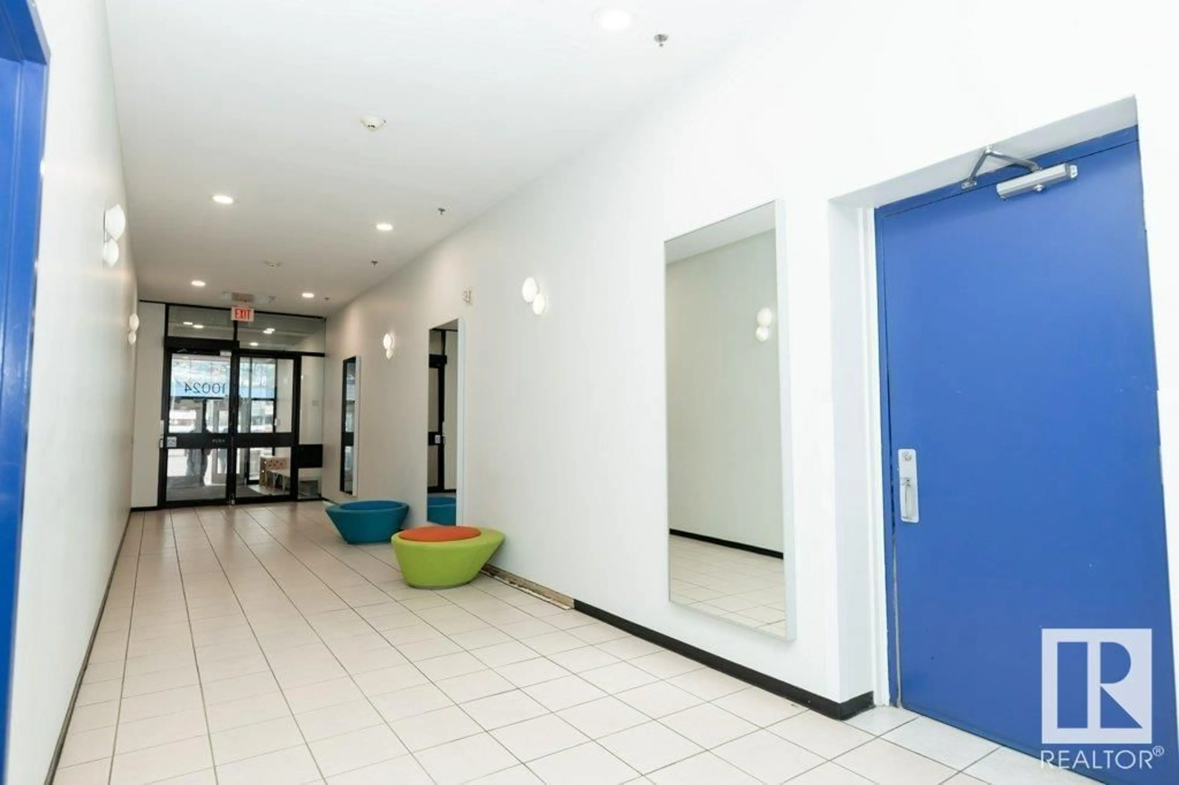 Indoor foyer for #308 - 10024 JASPER AVE, Edmonton Alberta T5R1R9