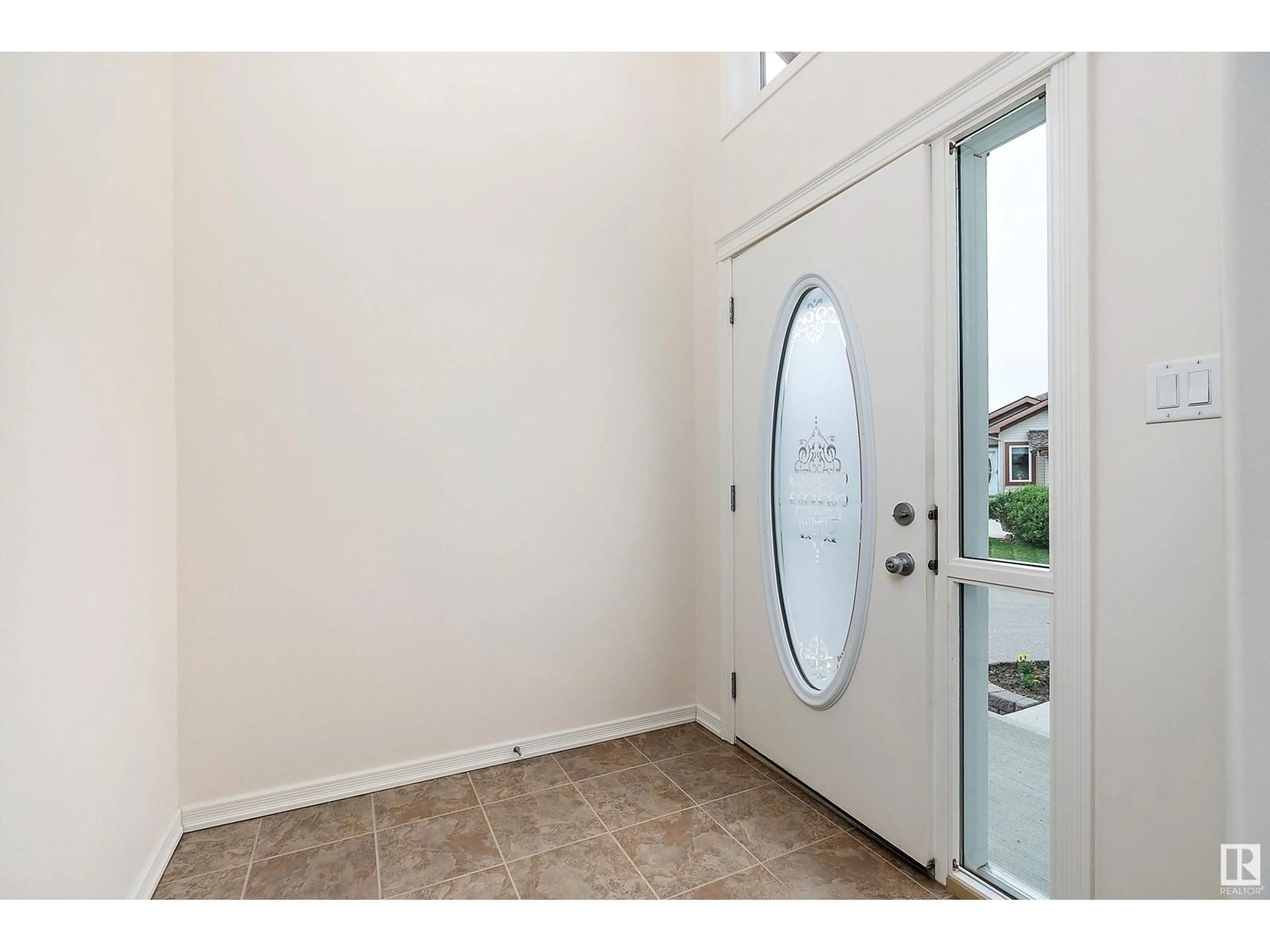 Indoor entryway for #23 - 2815 34 AV, Edmonton Alberta T6C0K7