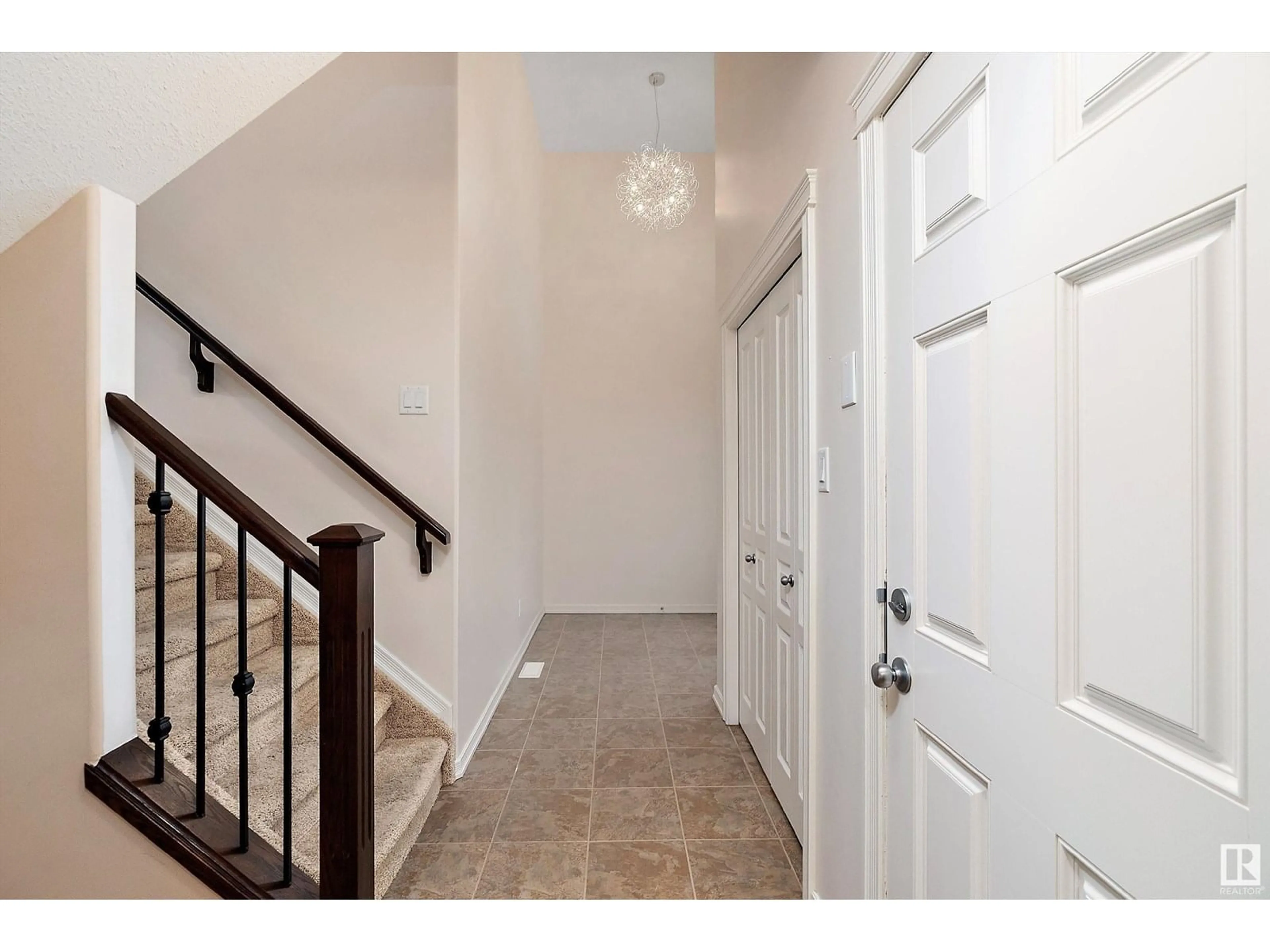 Indoor entryway for #23 - 2815 34 AV, Edmonton Alberta T6C0K7