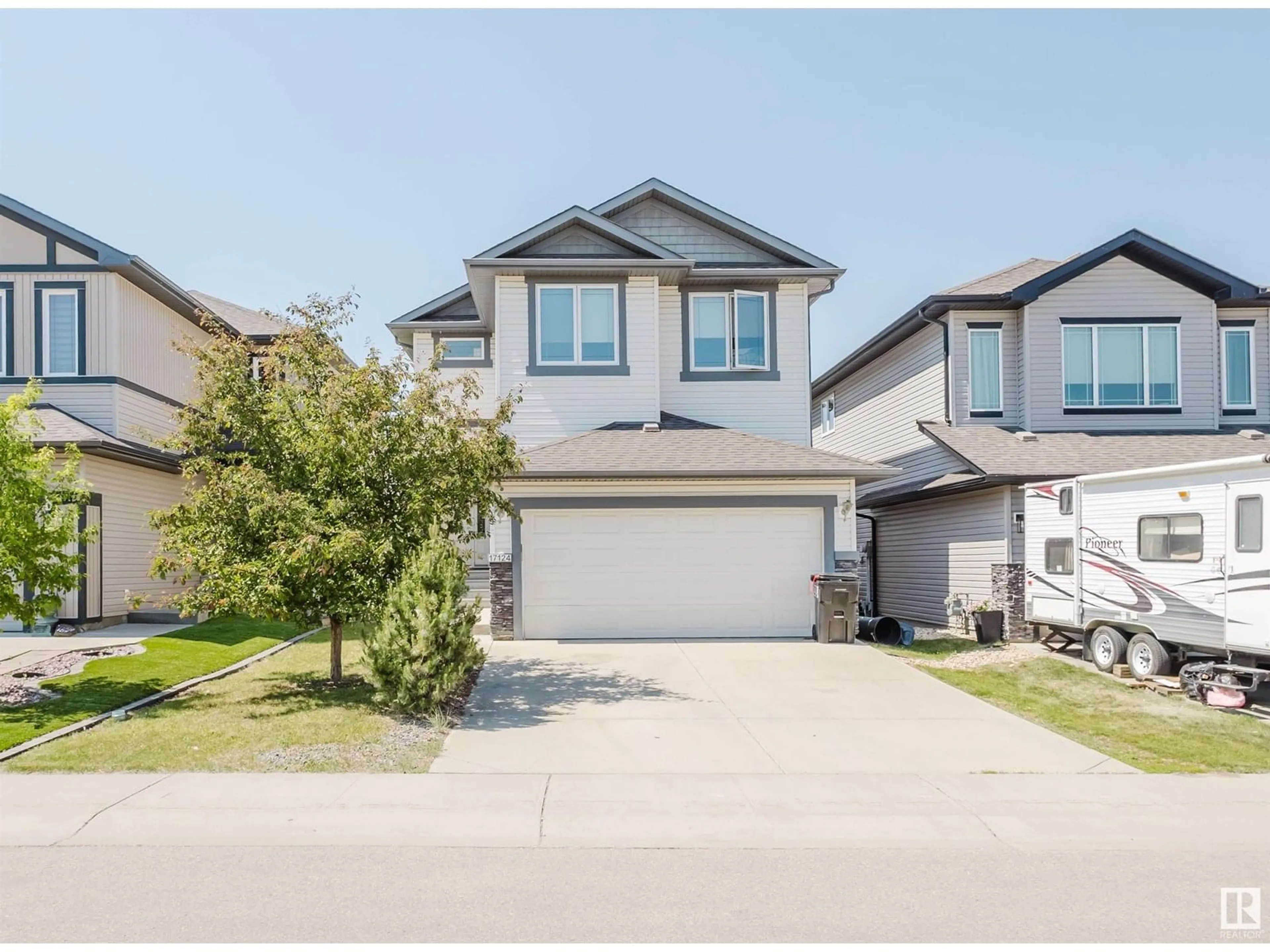 A pic from outside/outdoor area/front of a property/back of a property/a pic from drone, street for 17124 121 ST, Edmonton Alberta T5X0H4