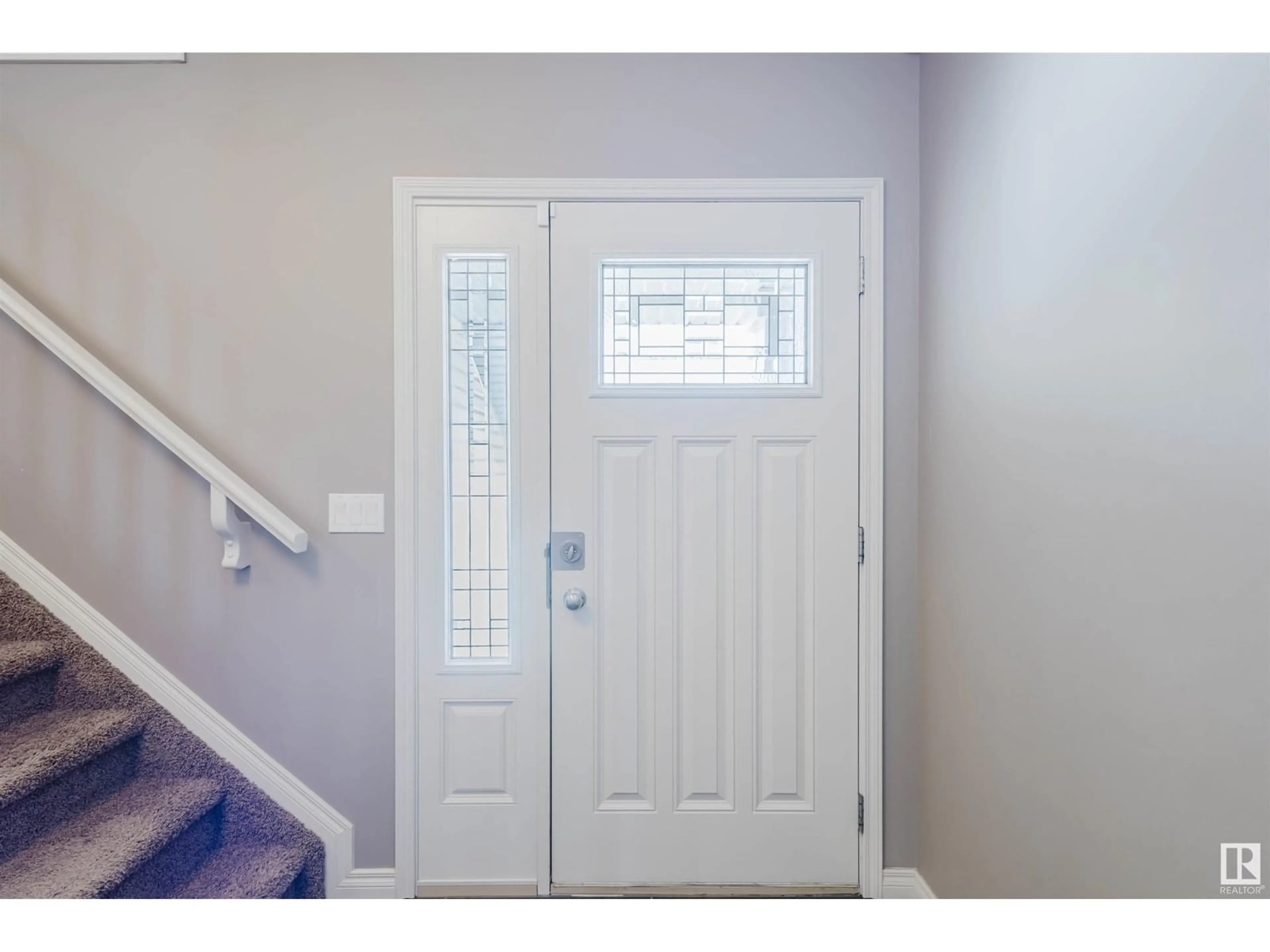 Indoor entryway for 17124 121 ST, Edmonton Alberta T5X0H4