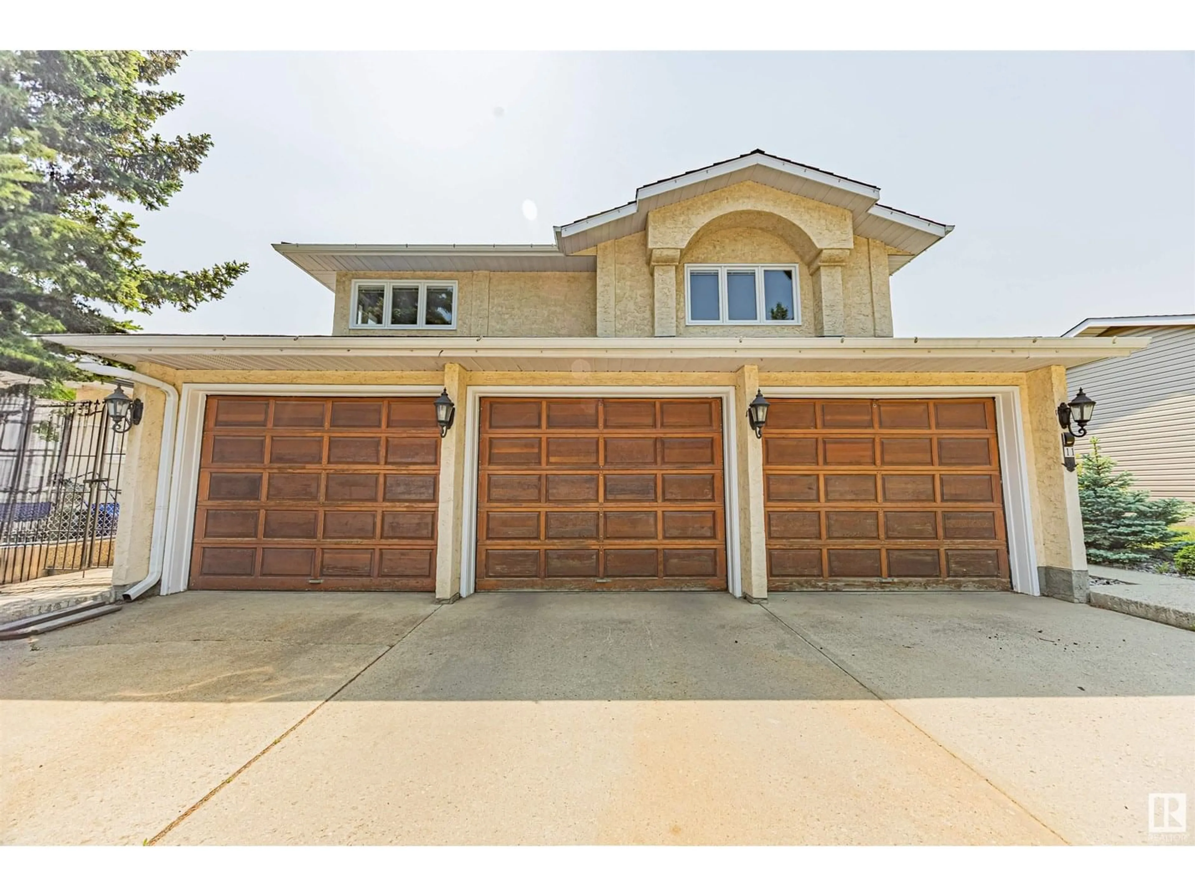 Indoor garage for 11 GLENCOE BV, Sherwood Park Alberta T8A2Z5