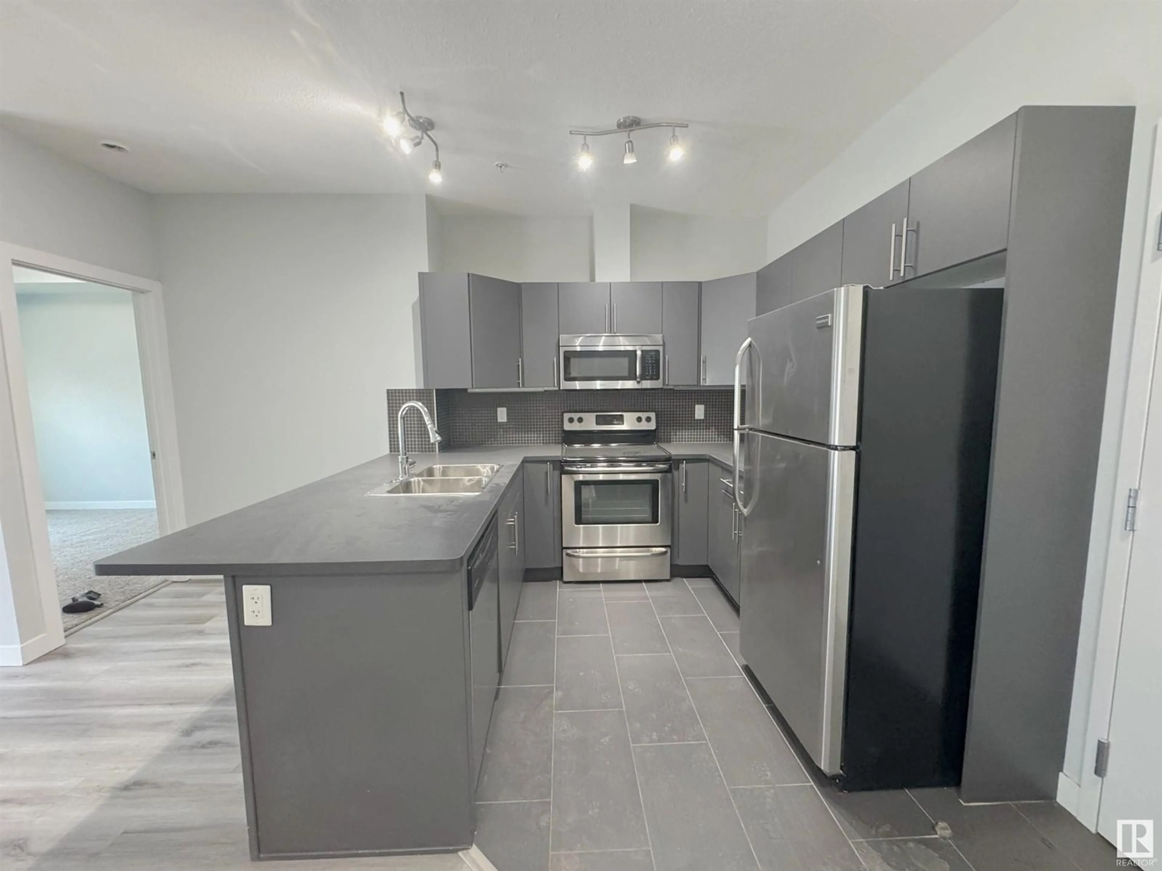 Unknown for 109 - 10611 117 ST, Edmonton Alberta T5H1K8