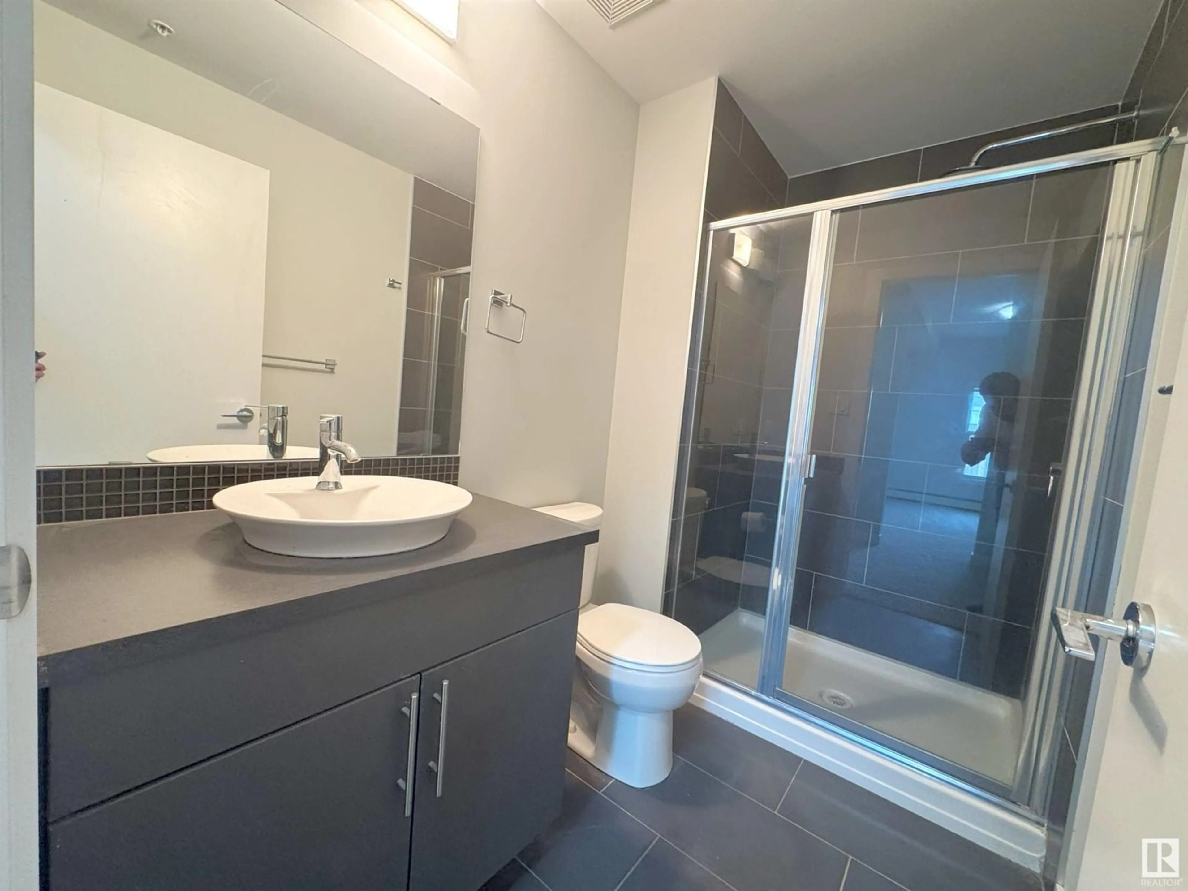 Standard bathroom, unknown for 109 - 10611 117 ST, Edmonton Alberta T5H1K8