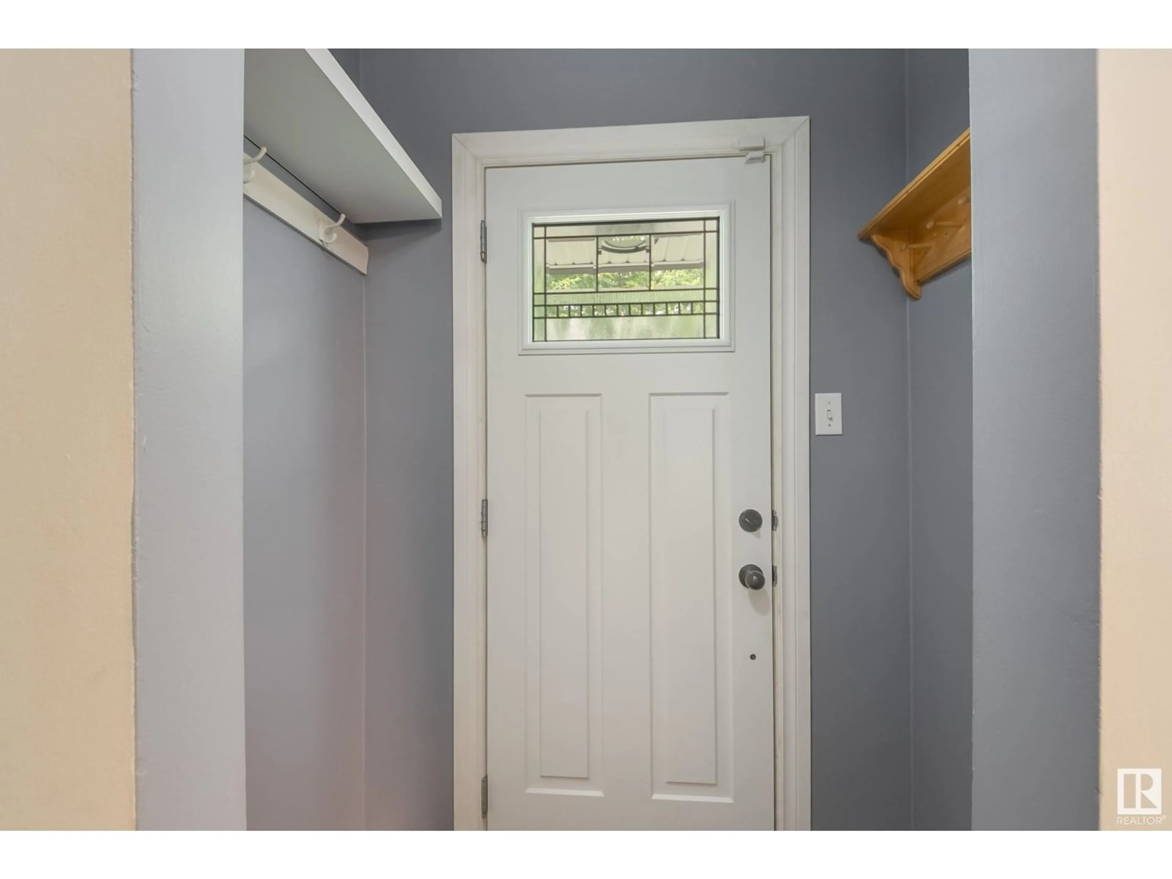 Indoor entryway for NW - 12020 90 ST, Edmonton Alberta T5B3Z1