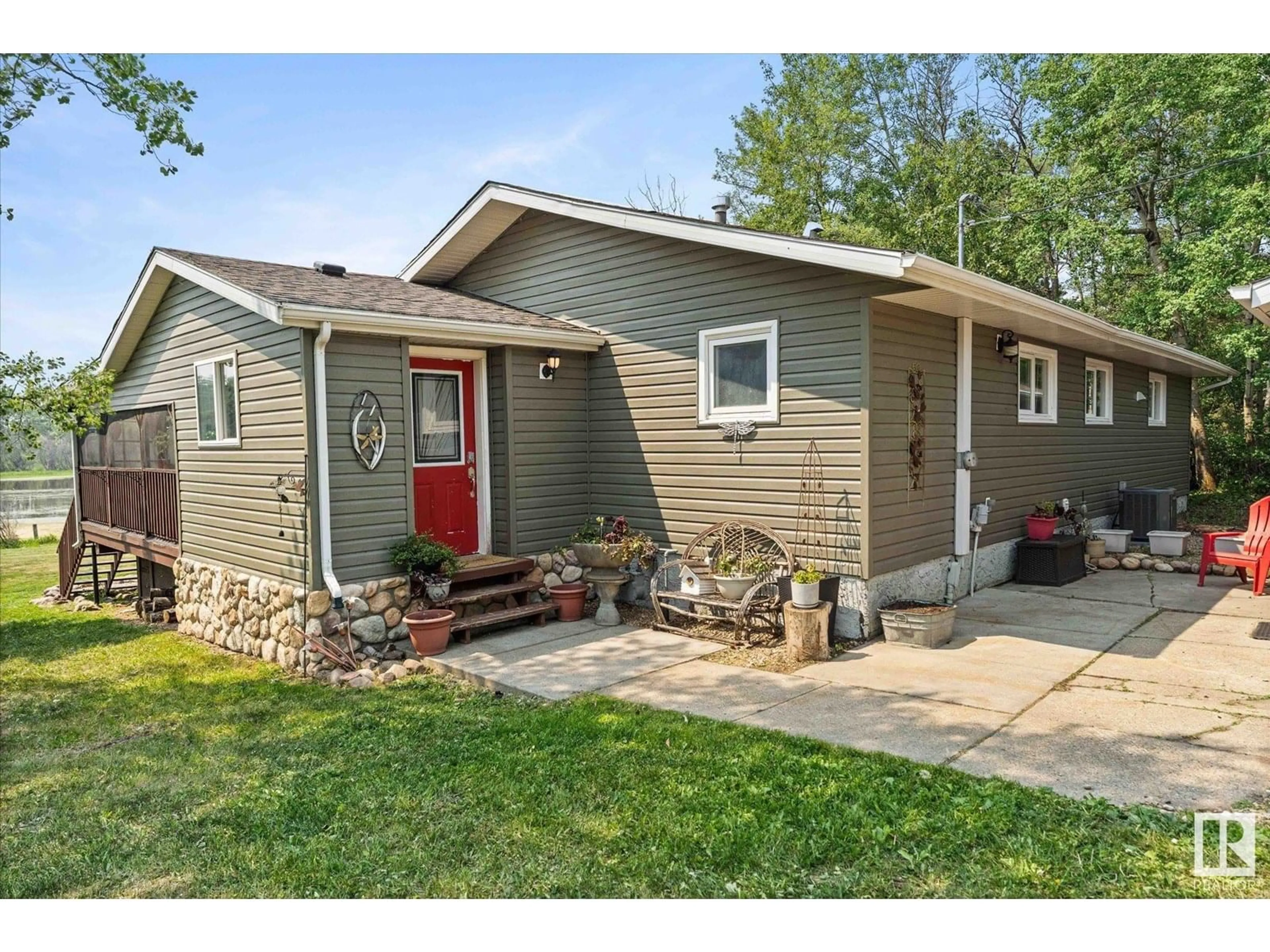 Home with vinyl exterior material, street for 257 - 52343 RGE ROAD 211, Rural Strathcona County Alberta T8G1A6
