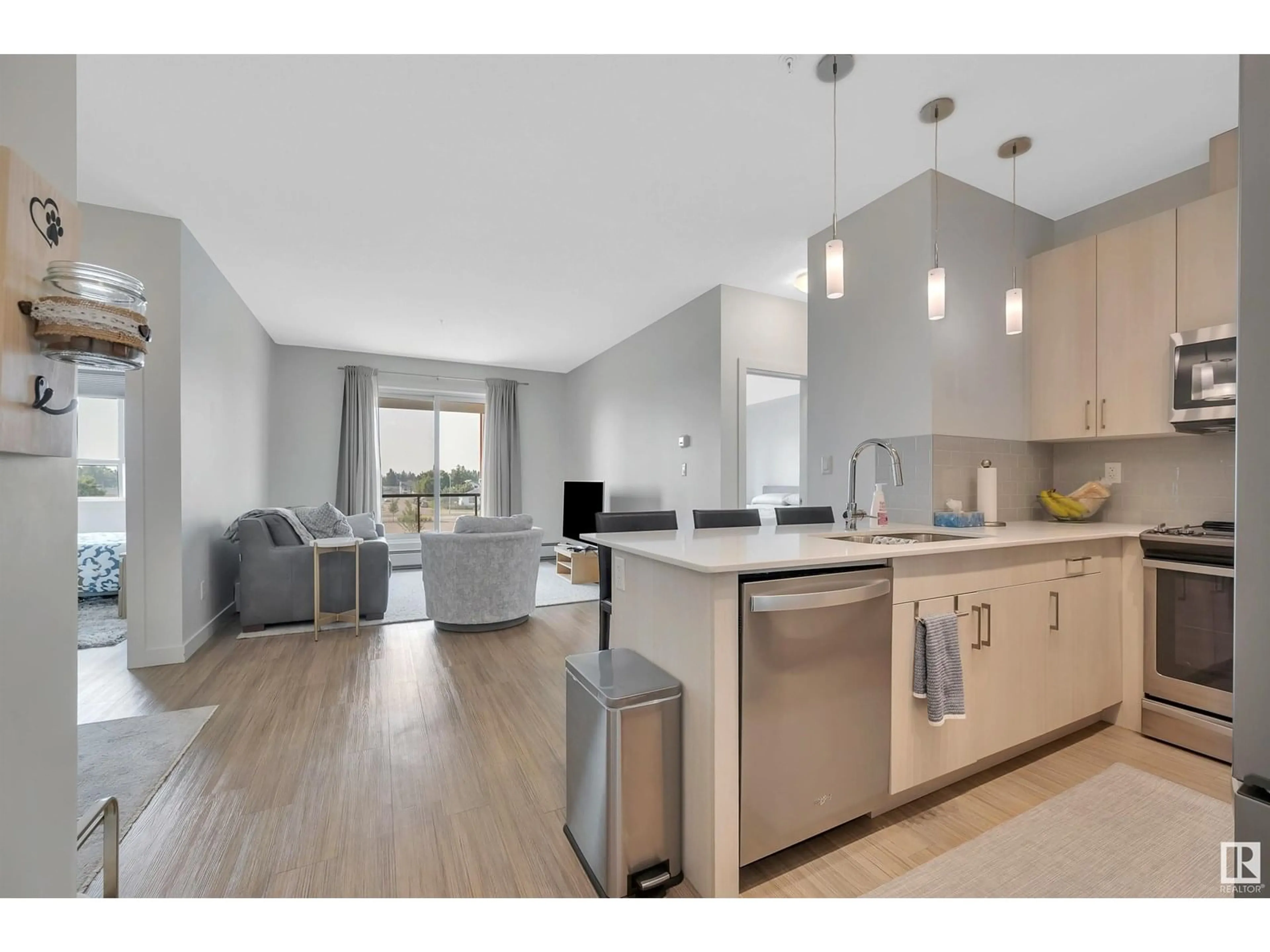Open concept kitchen, unknown for 17 - 305 COLUMBIA AV, Devon Alberta T9G1Y7