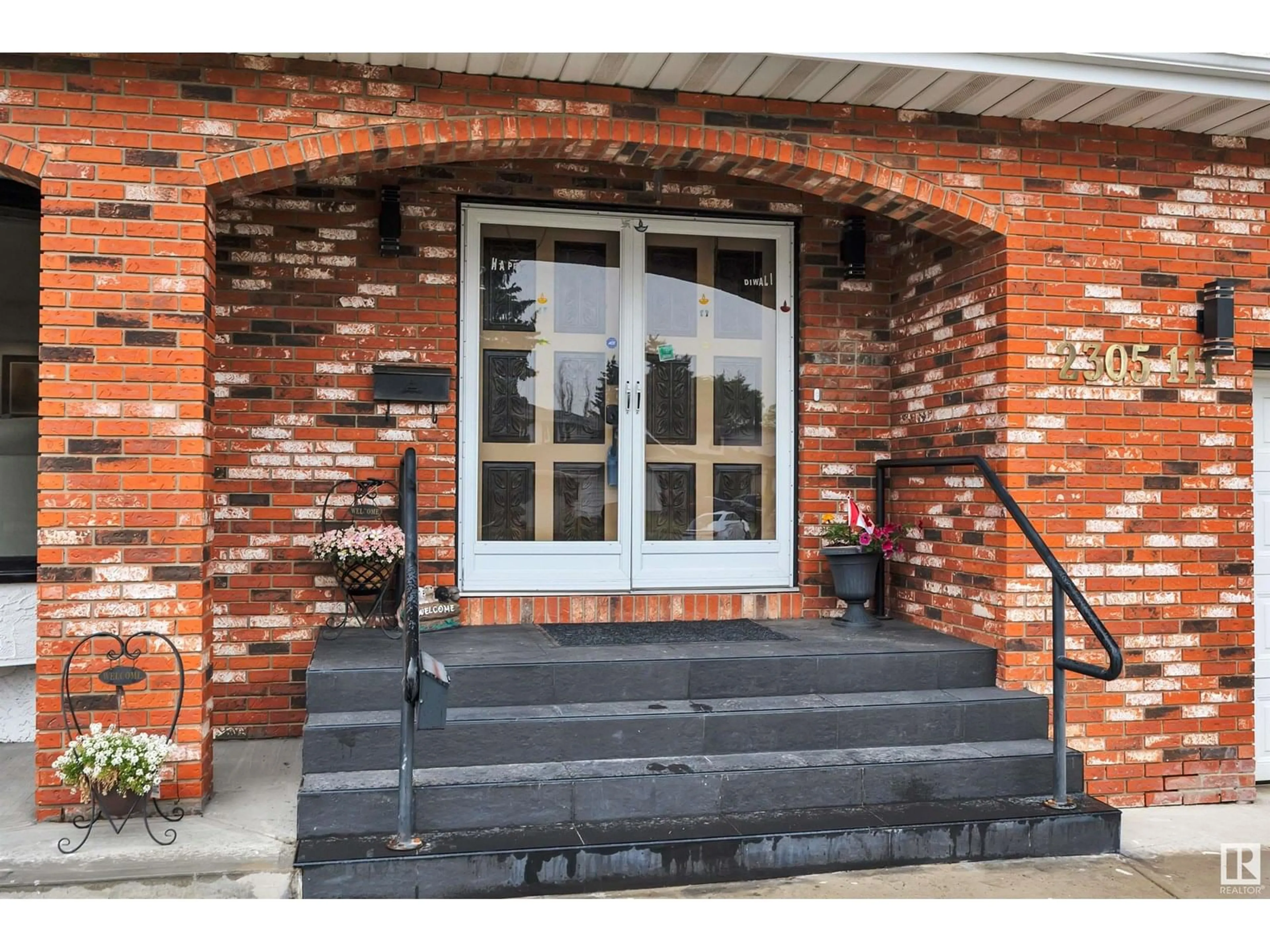Indoor entryway for NW - 2305 111A ST, Edmonton Alberta T6J4P1