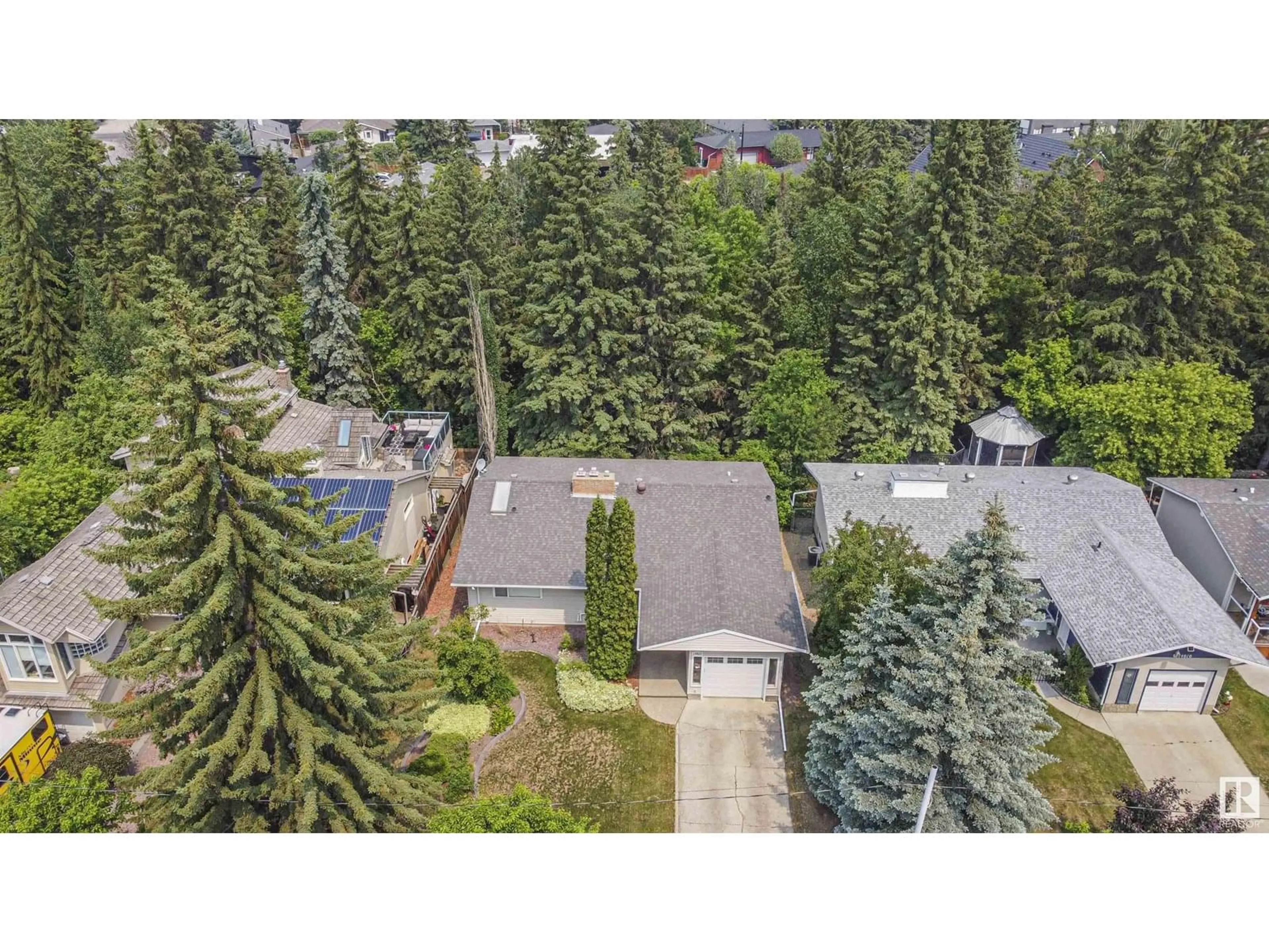 A pic from outside/outdoor area/front of a property/back of a property/a pic from drone, unknown for 14620 PARK DR, Edmonton Alberta T5R5V4
