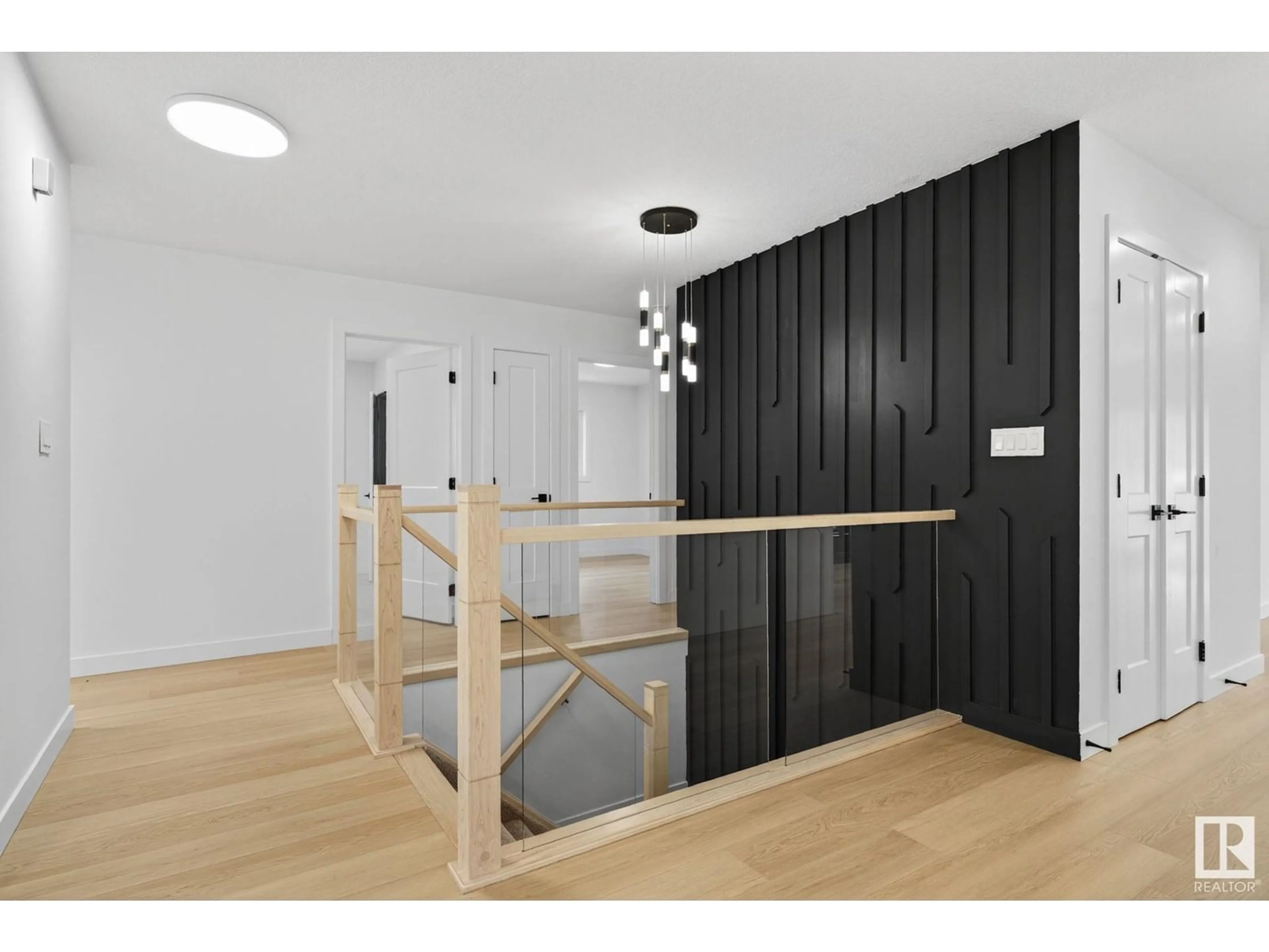 Indoor foyer for 1 COACHMAN PL, Sherwood Park Alberta T8H1C1